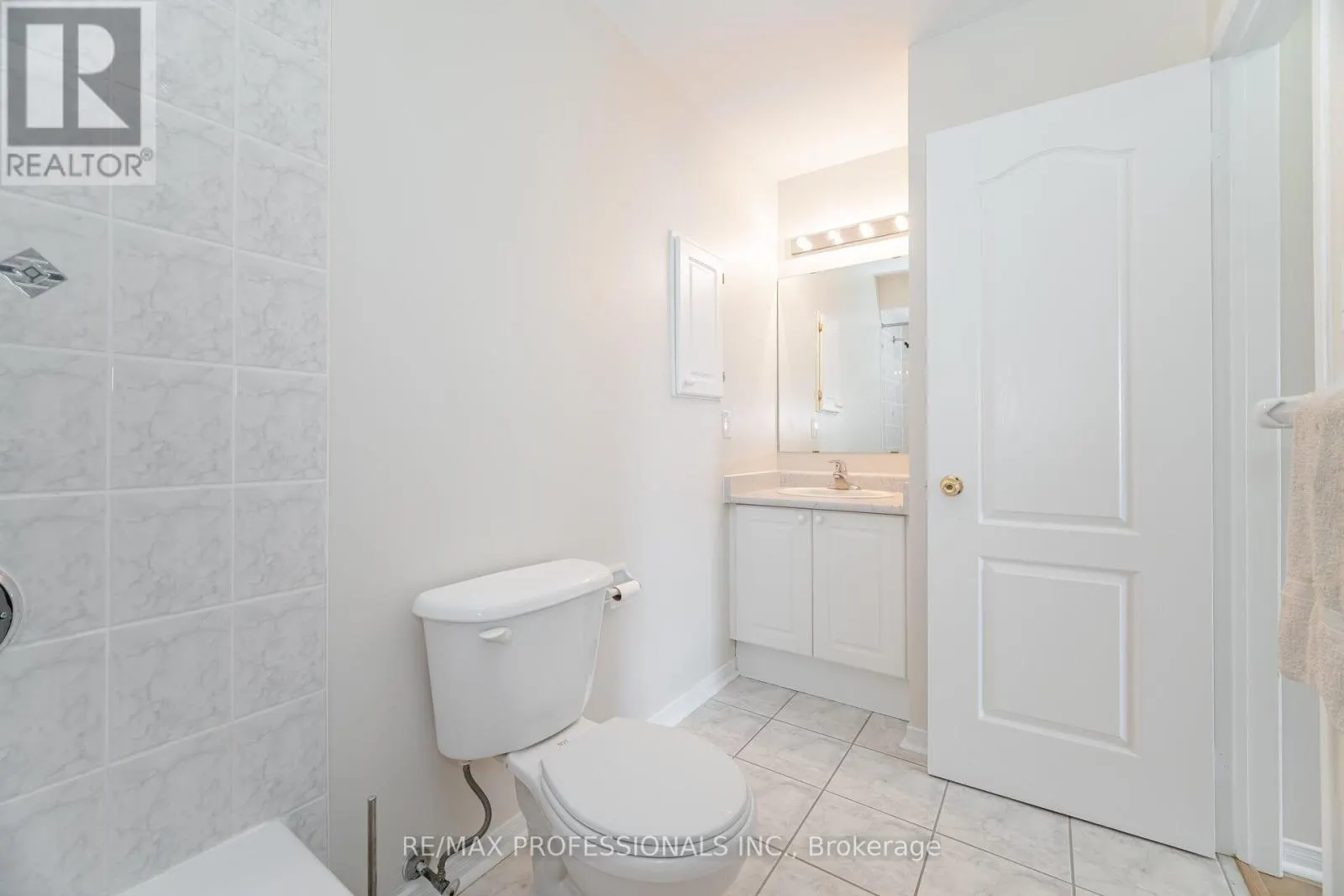 6155 ROWERS CRESCENT