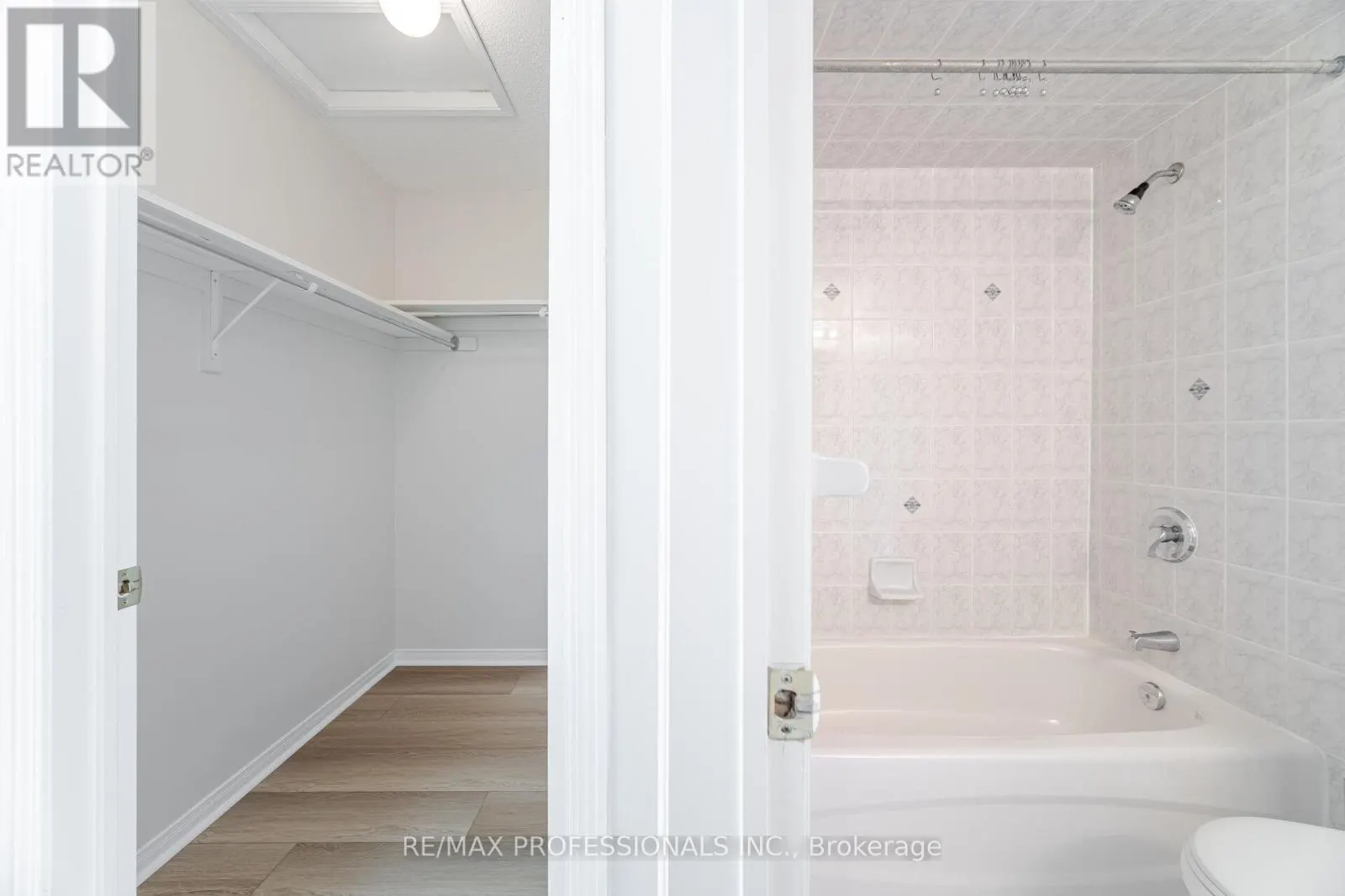 6155 ROWERS CRESCENT