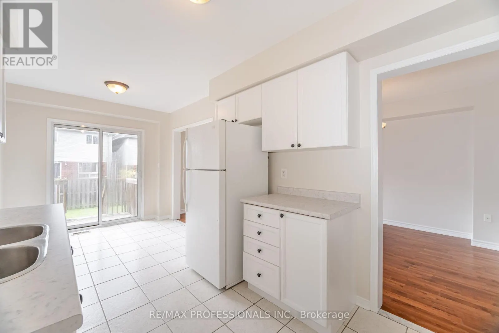 6155 ROWERS CRESCENT