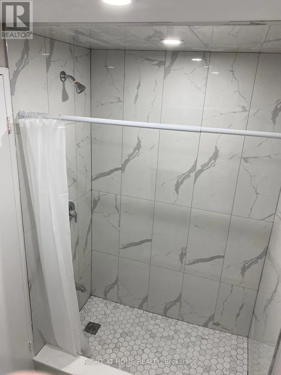 4 - 180 MISSISSAUGA VALLEY BOULEVARD