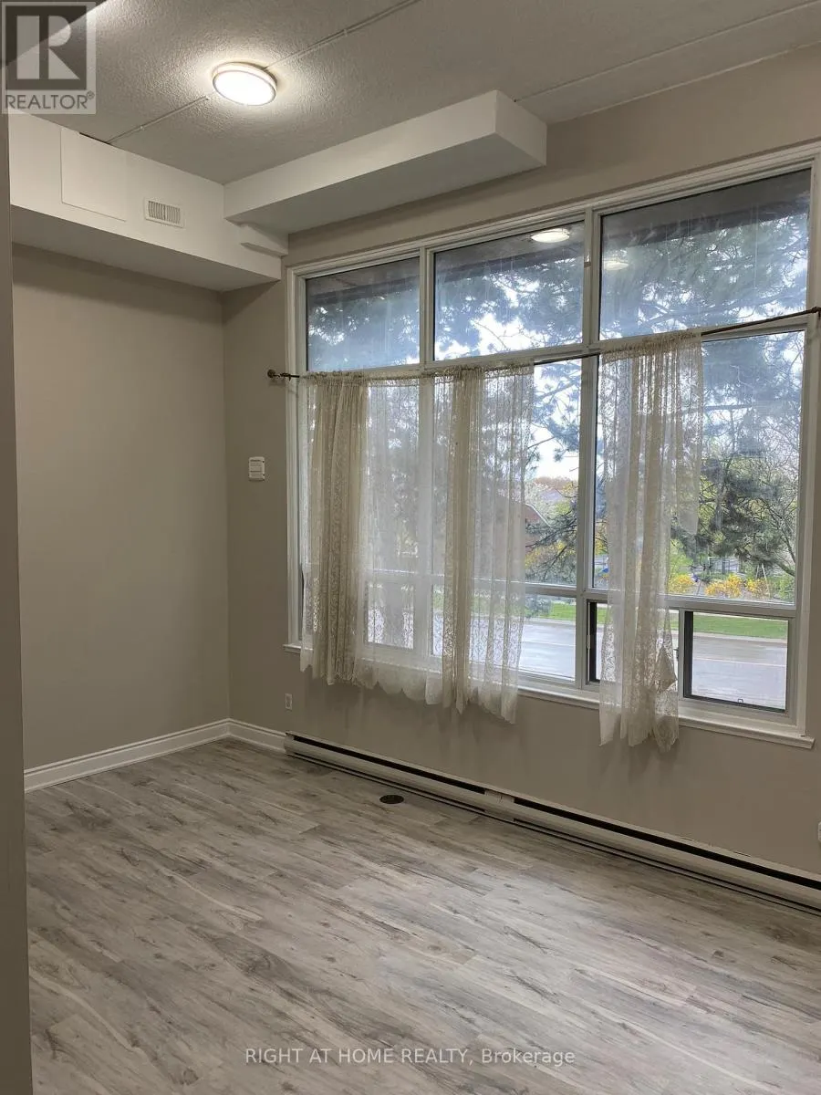 4 - 180 MISSISSAUGA VALLEY BOULEVARD