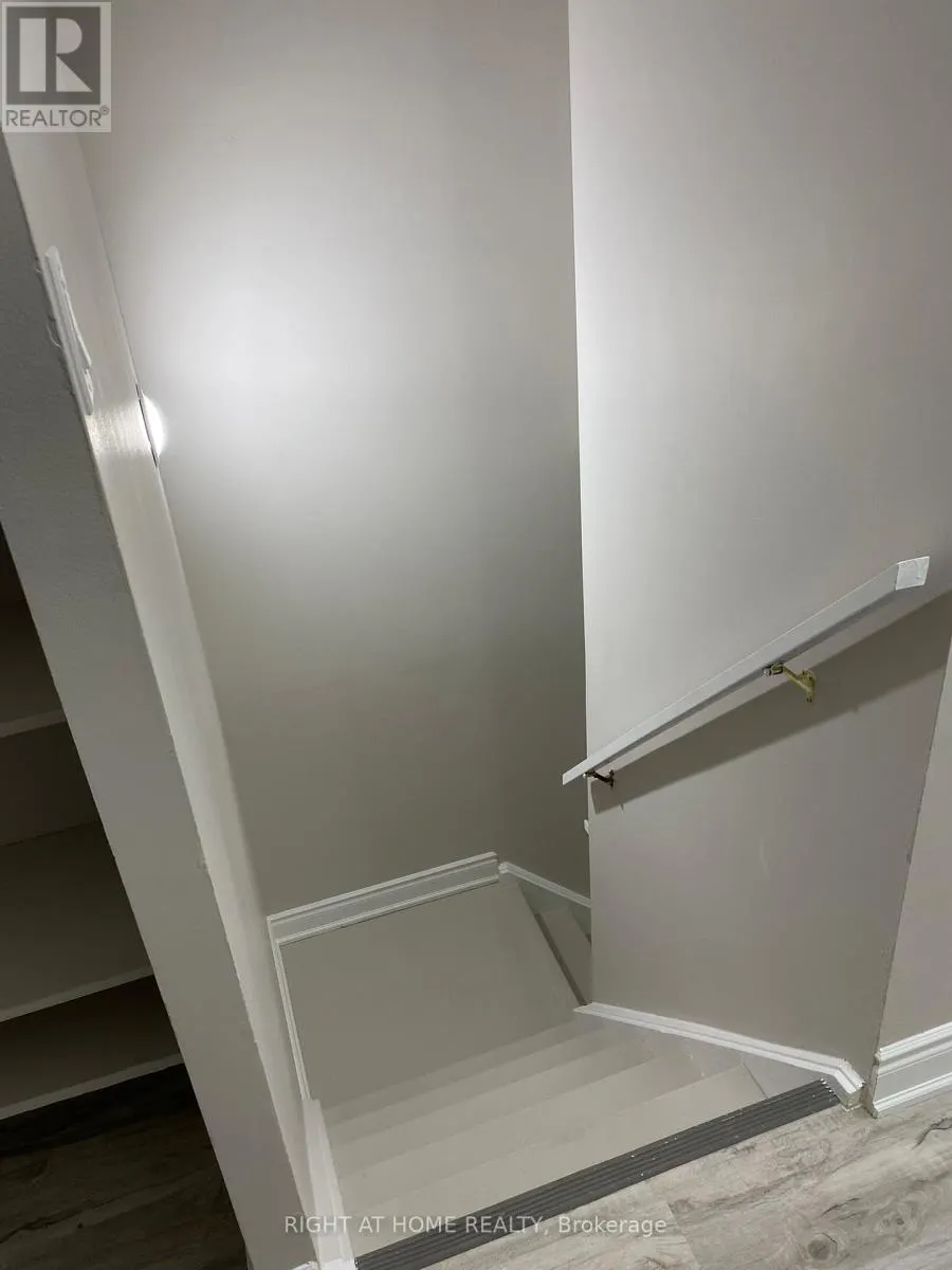 4 - 180 MISSISSAUGA VALLEY BOULEVARD