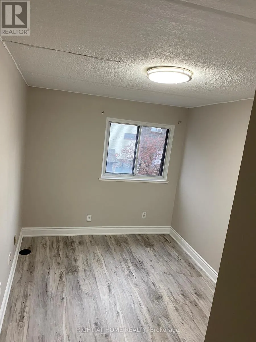 4 - 180 MISSISSAUGA VALLEY BOULEVARD