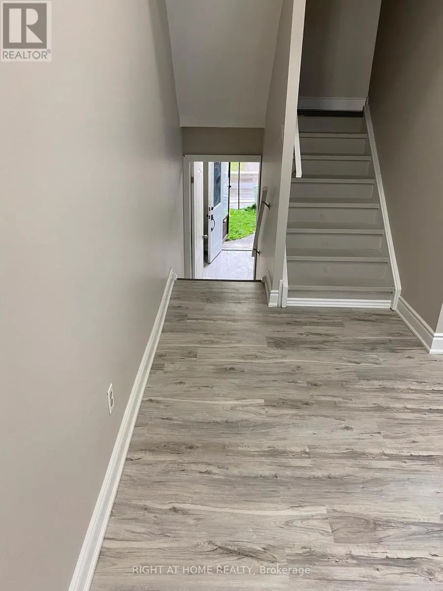 4 - 180 MISSISSAUGA VALLEY BOULEVARD