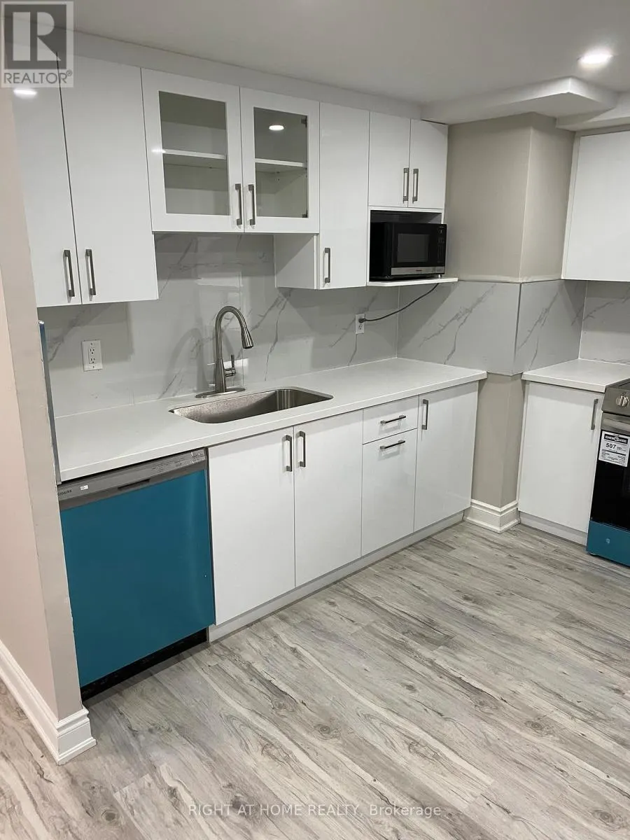 4 - 180 MISSISSAUGA VALLEY BOULEVARD