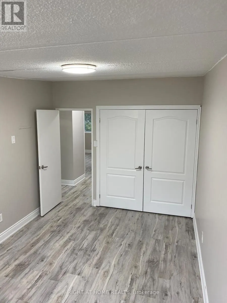 4 - 180 MISSISSAUGA VALLEY BOULEVARD