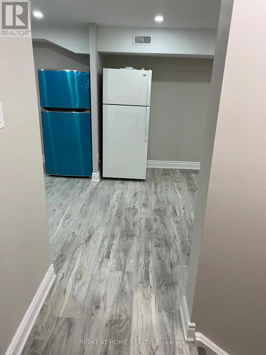 4 - 180 MISSISSAUGA VALLEY BOULEVARD