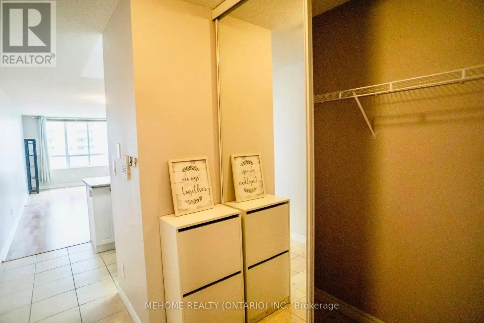 617 - 335 RATHBURN ROAD W