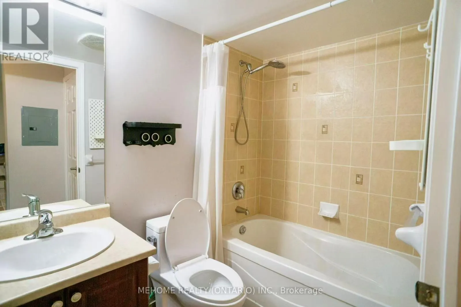 617 - 335 RATHBURN ROAD W