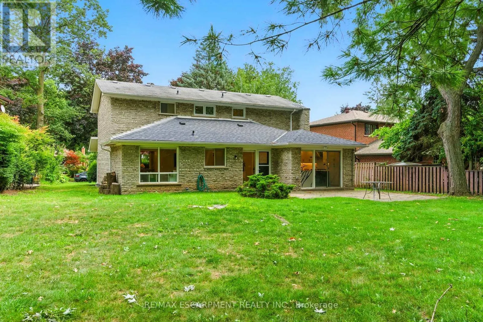 1245 BRAMBLEWOOD LANE