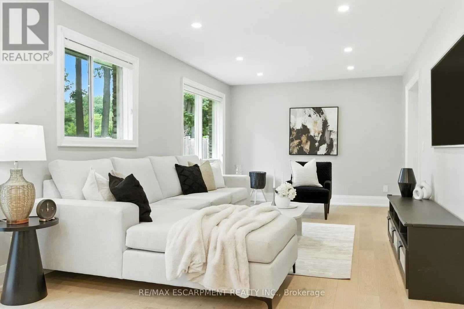 1245 BRAMBLEWOOD LANE
