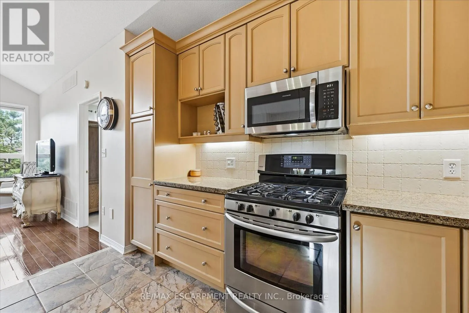 19 - 4241 SARAZEN DRIVE