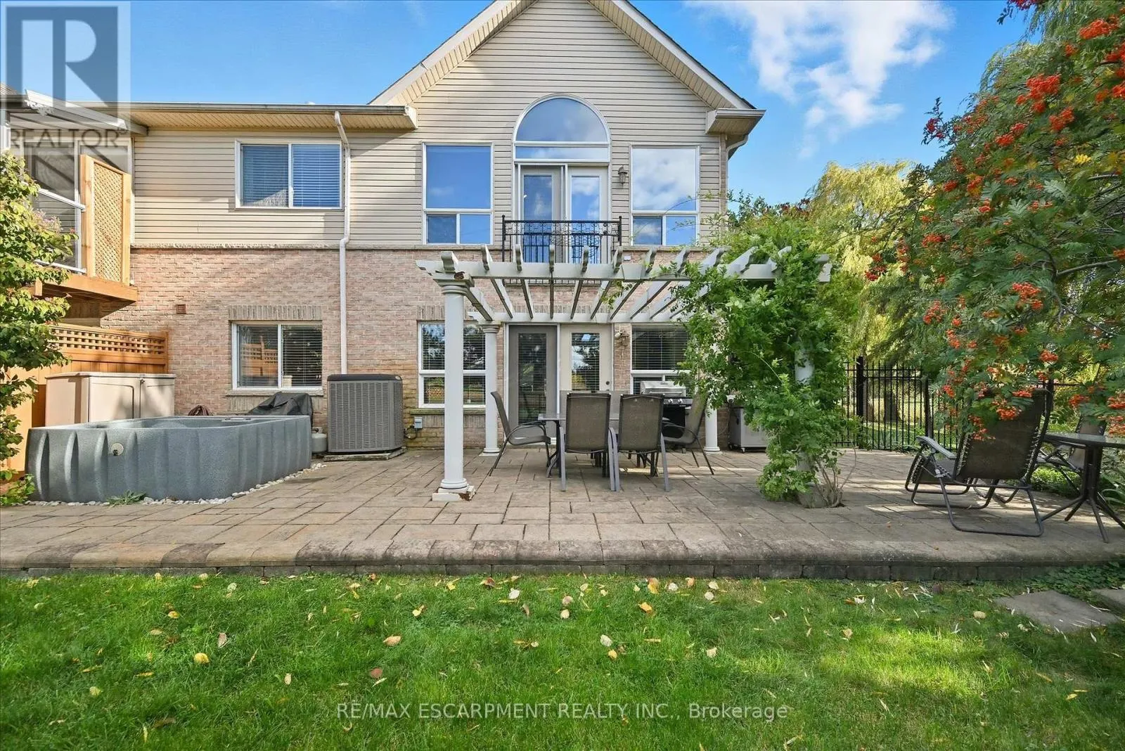 19 - 4241 SARAZEN DRIVE