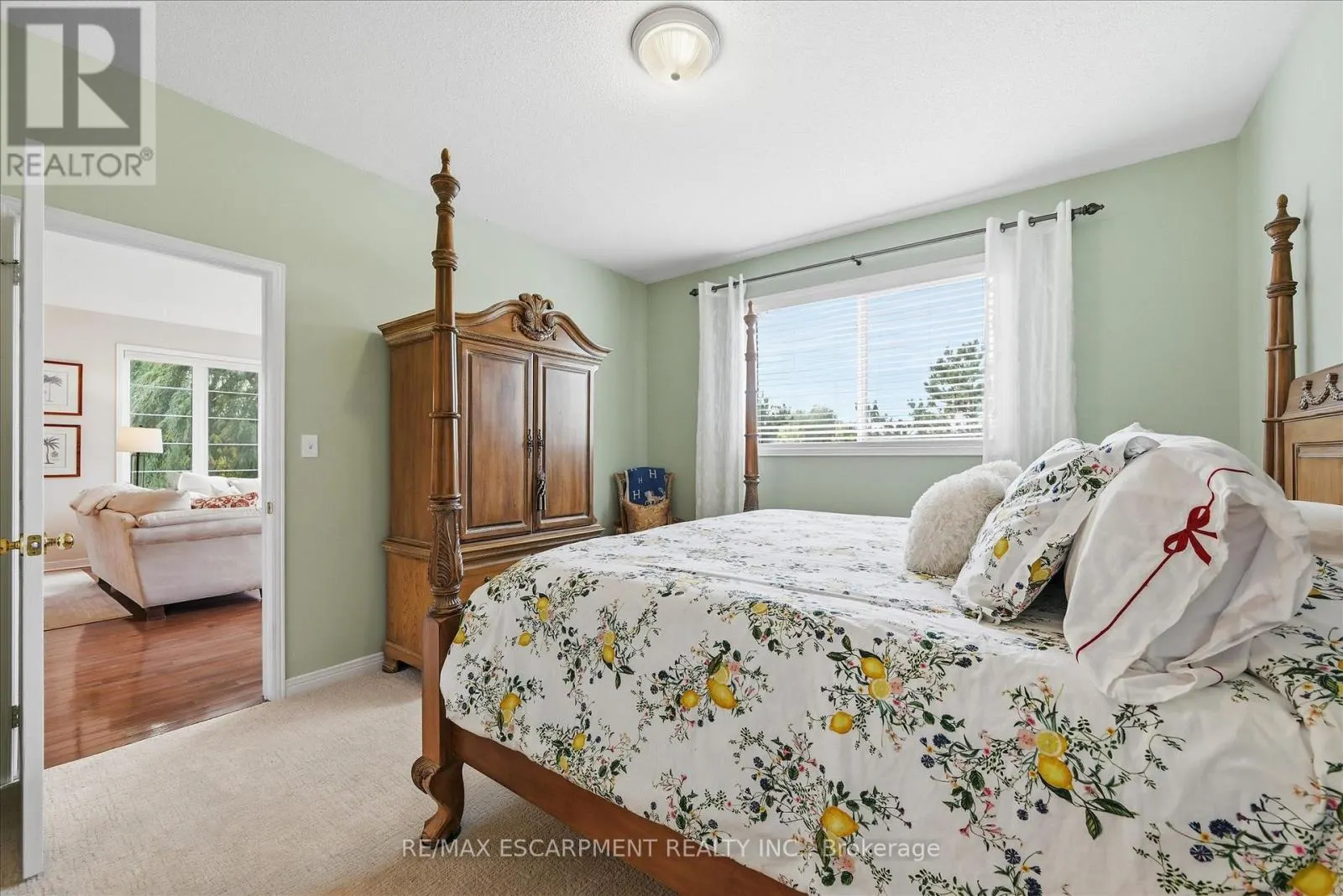 19 - 4241 SARAZEN DRIVE