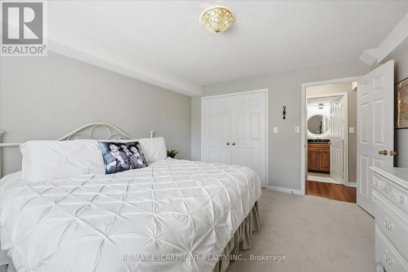 19 - 4241 SARAZEN DRIVE