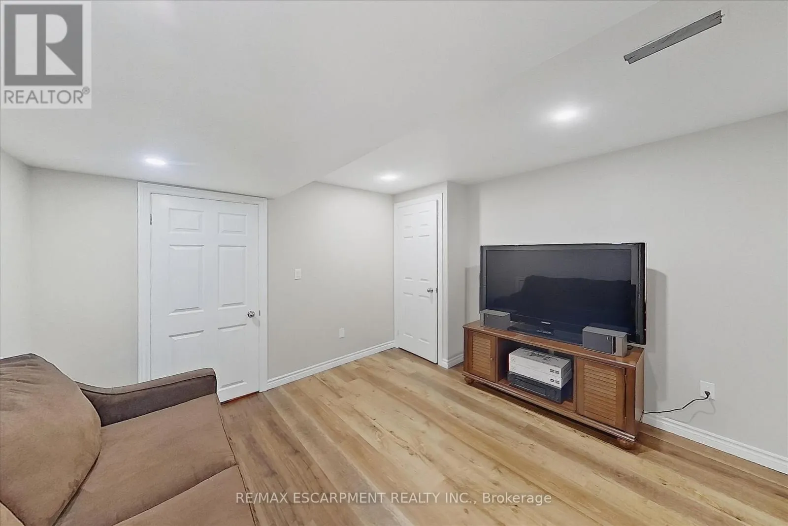 19 - 4241 SARAZEN DRIVE