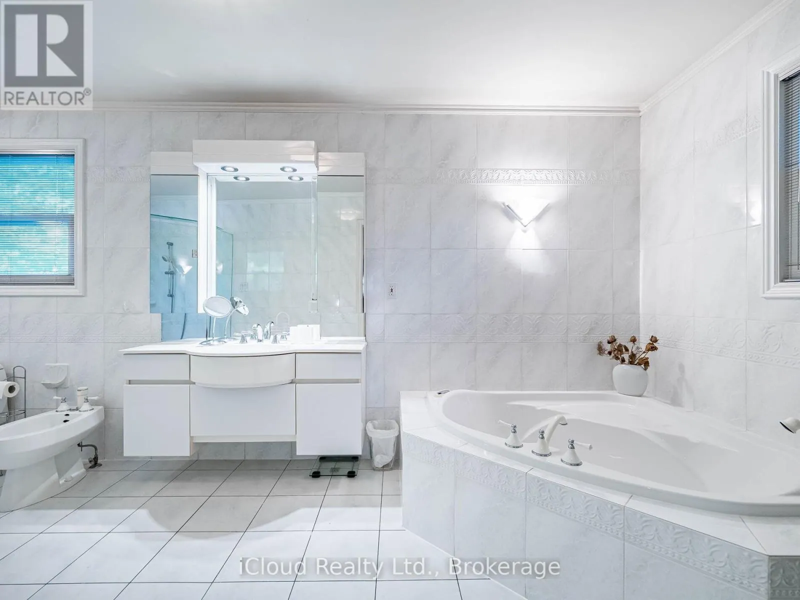 1529 BALLYCLARE DRIVE