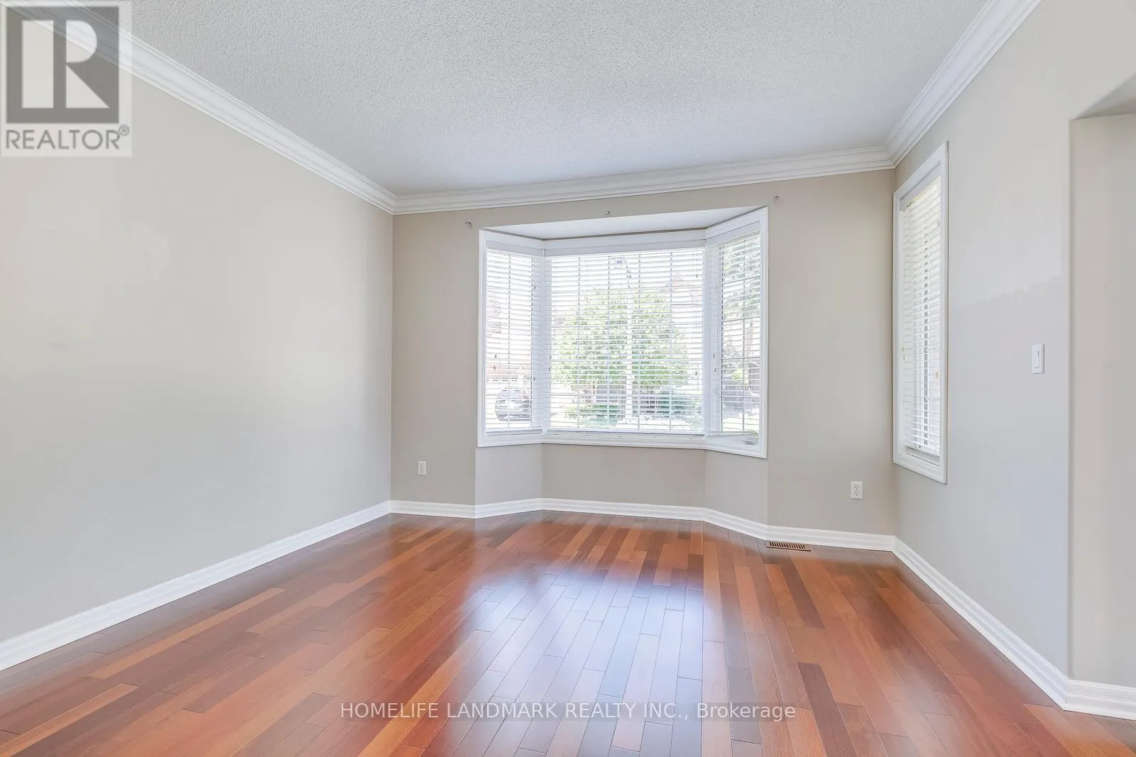 2196 HIGHCLIFFE WAY