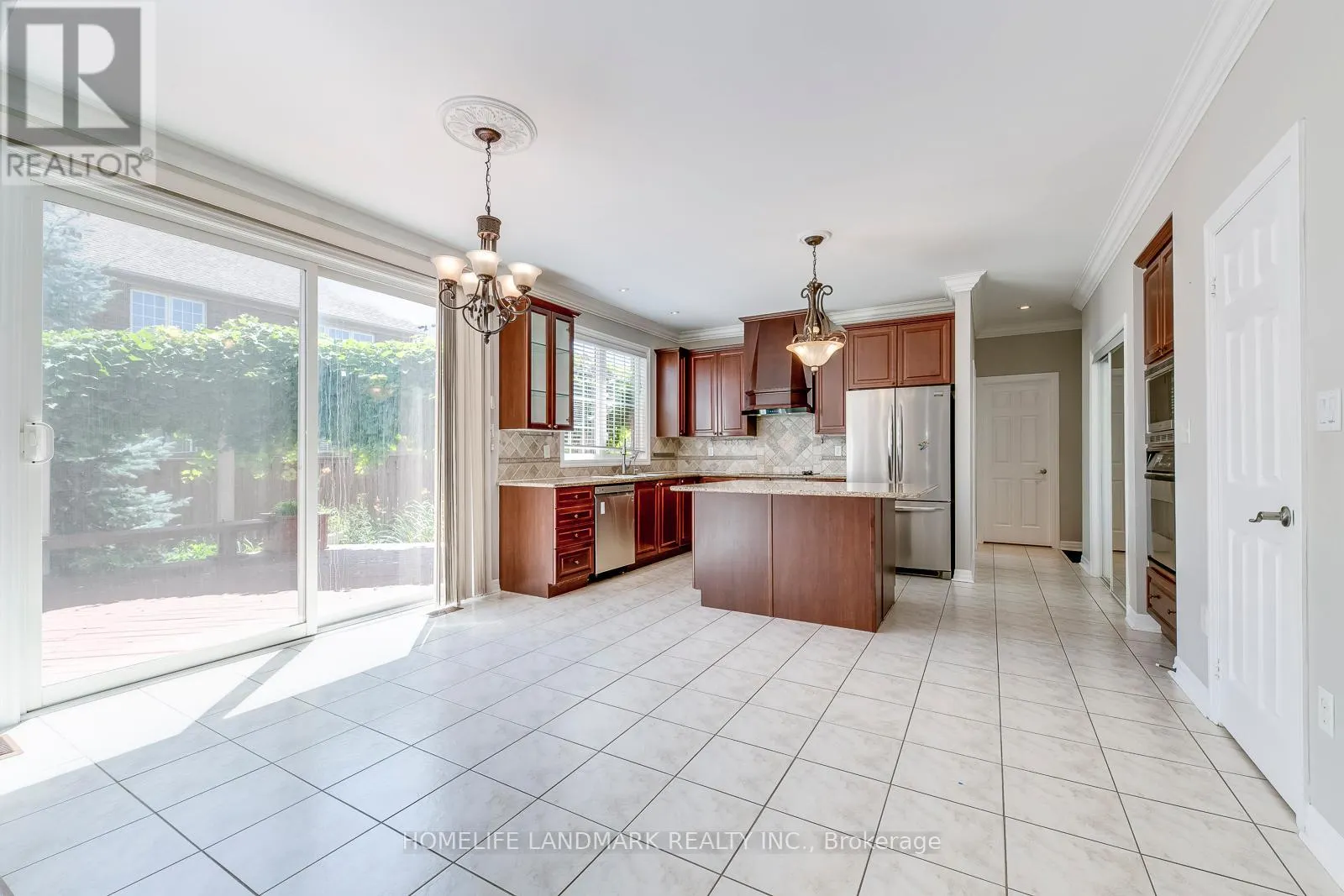 2196 HIGHCLIFFE WAY