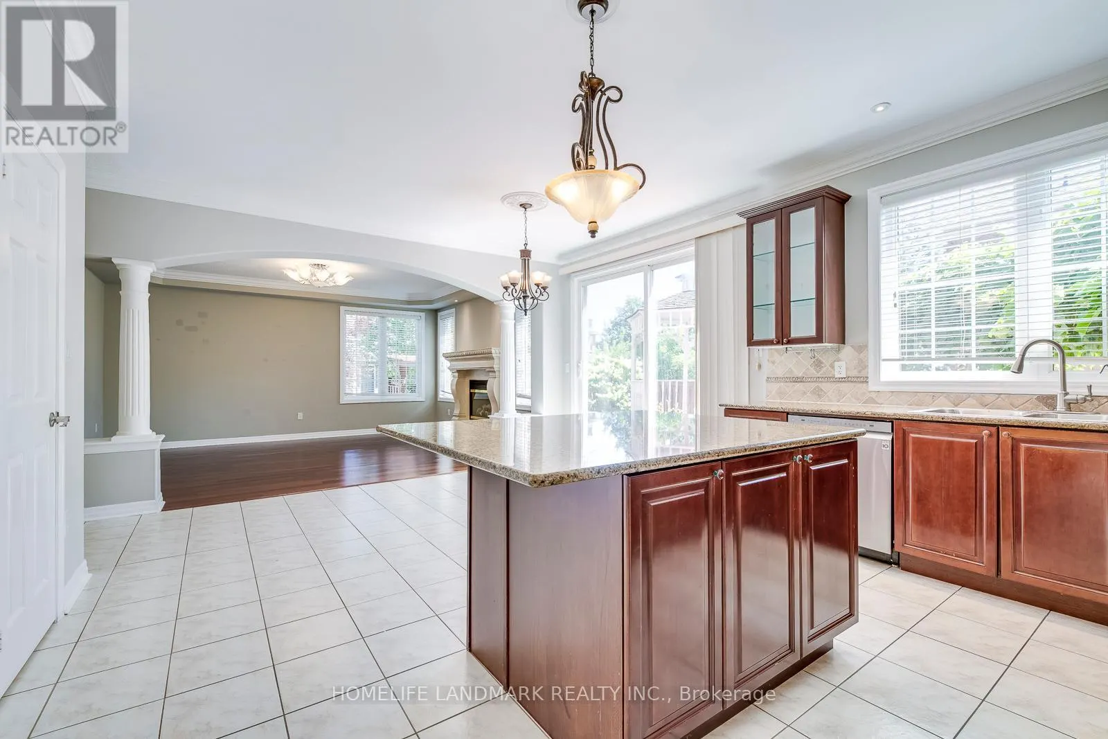 2196 HIGHCLIFFE WAY