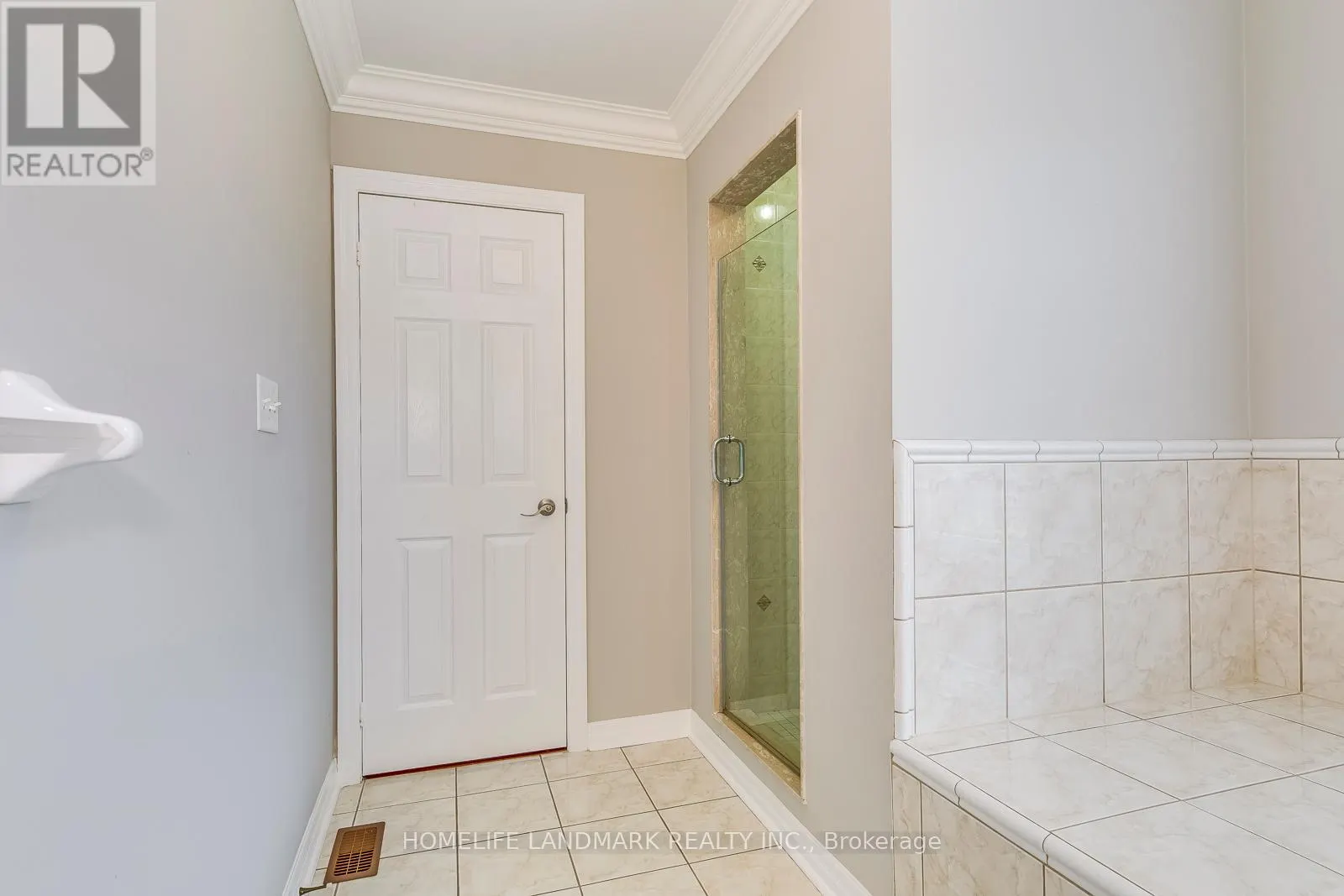 2196 HIGHCLIFFE WAY
