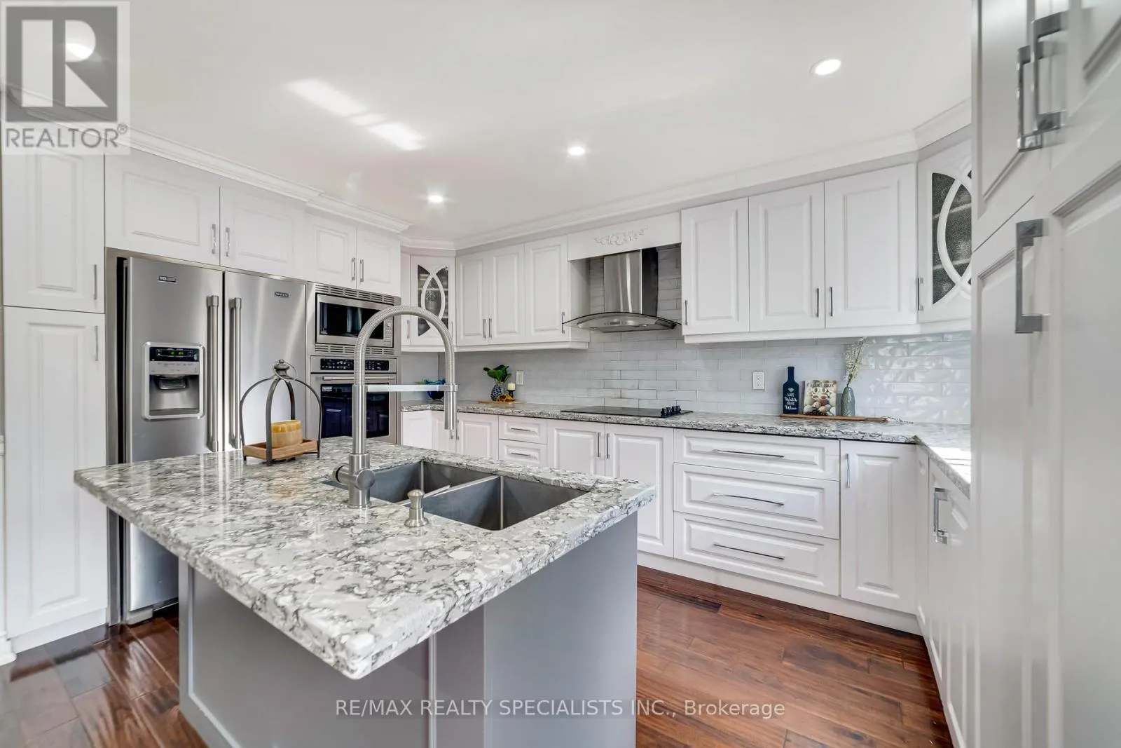 220 CRESTHAVEN ROAD