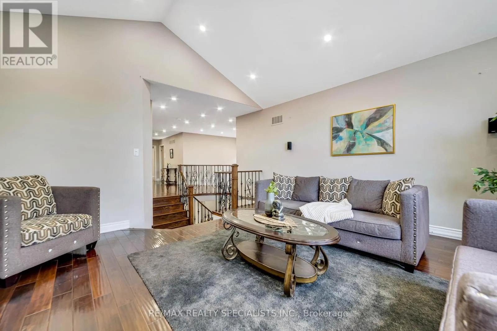 220 CRESTHAVEN ROAD