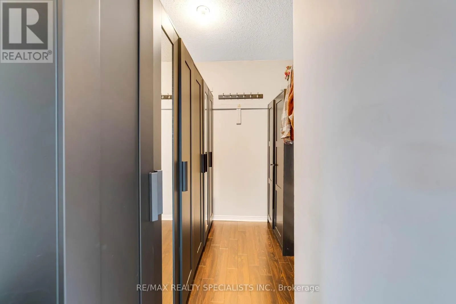 220 CRESTHAVEN ROAD