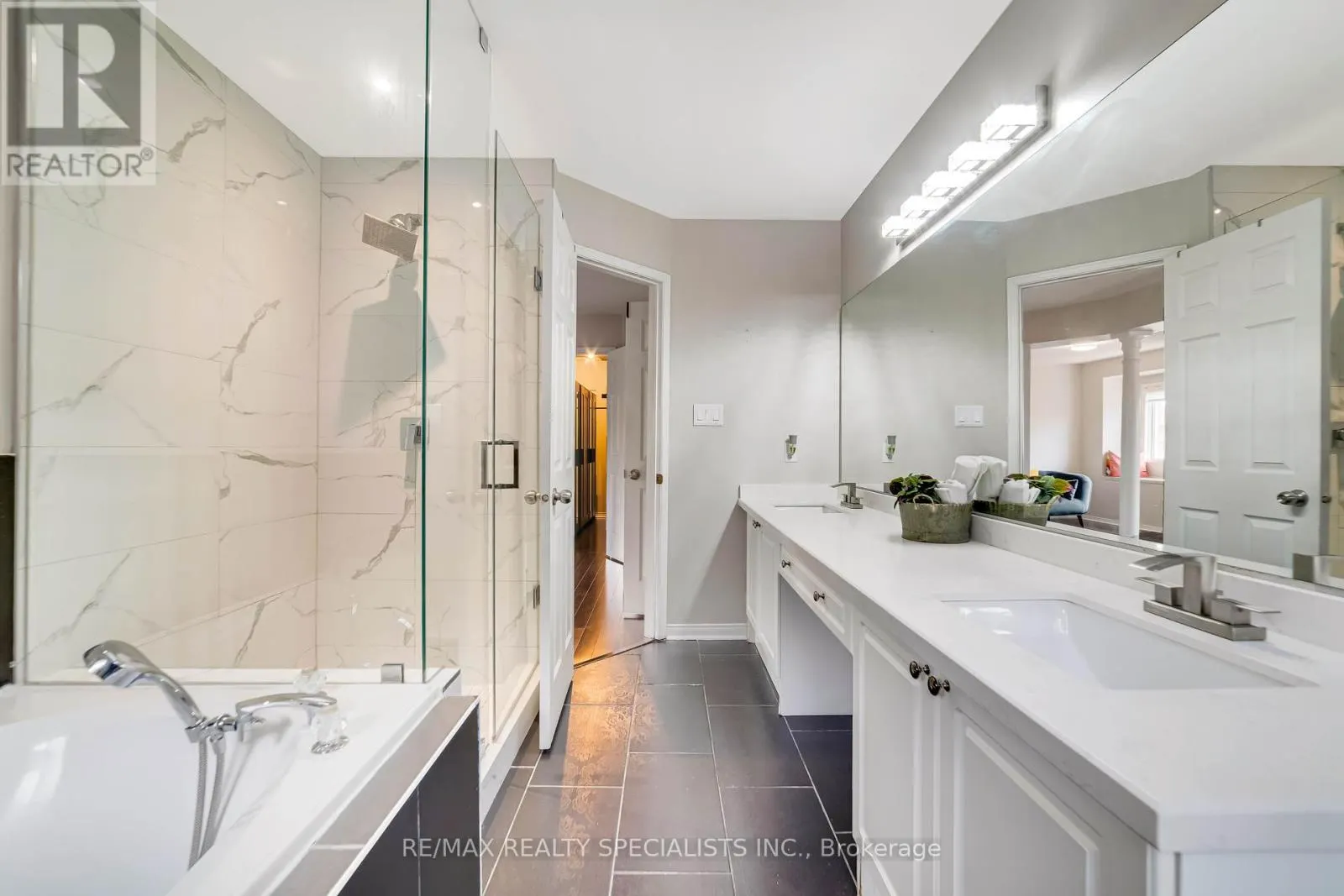 220 CRESTHAVEN ROAD