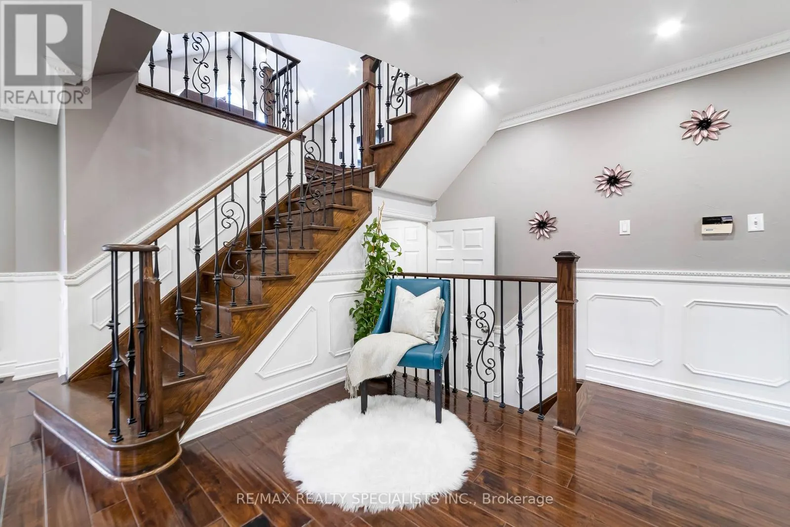 220 CRESTHAVEN ROAD
