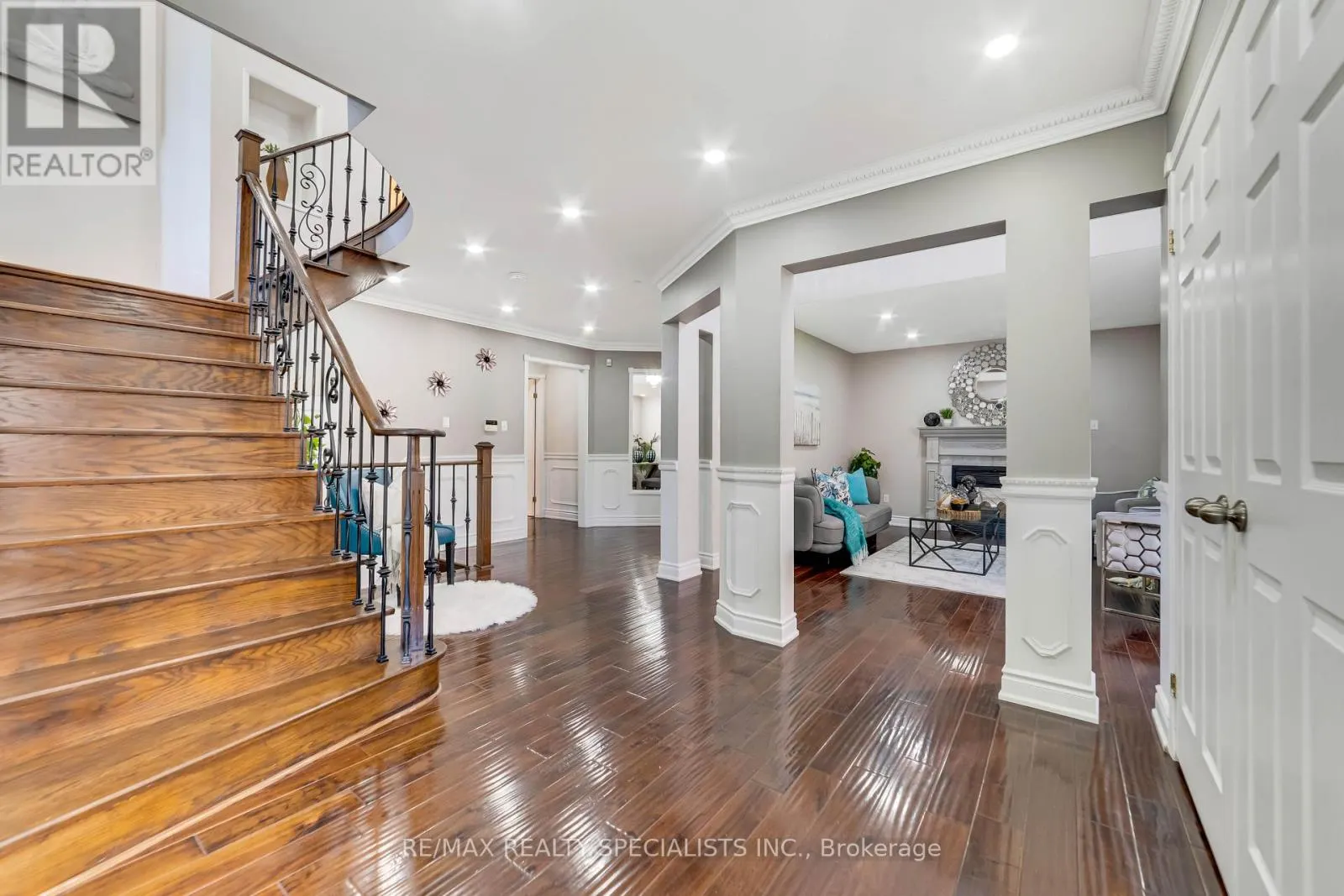 220 CRESTHAVEN ROAD
