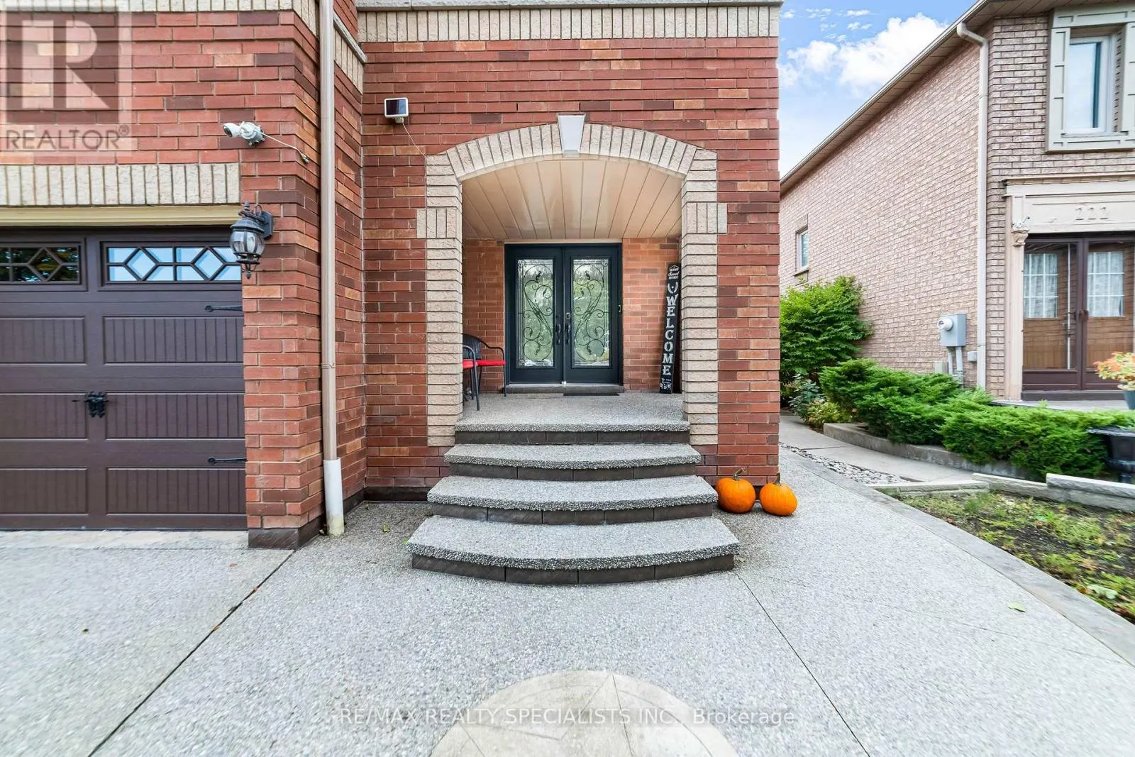 220 CRESTHAVEN ROAD