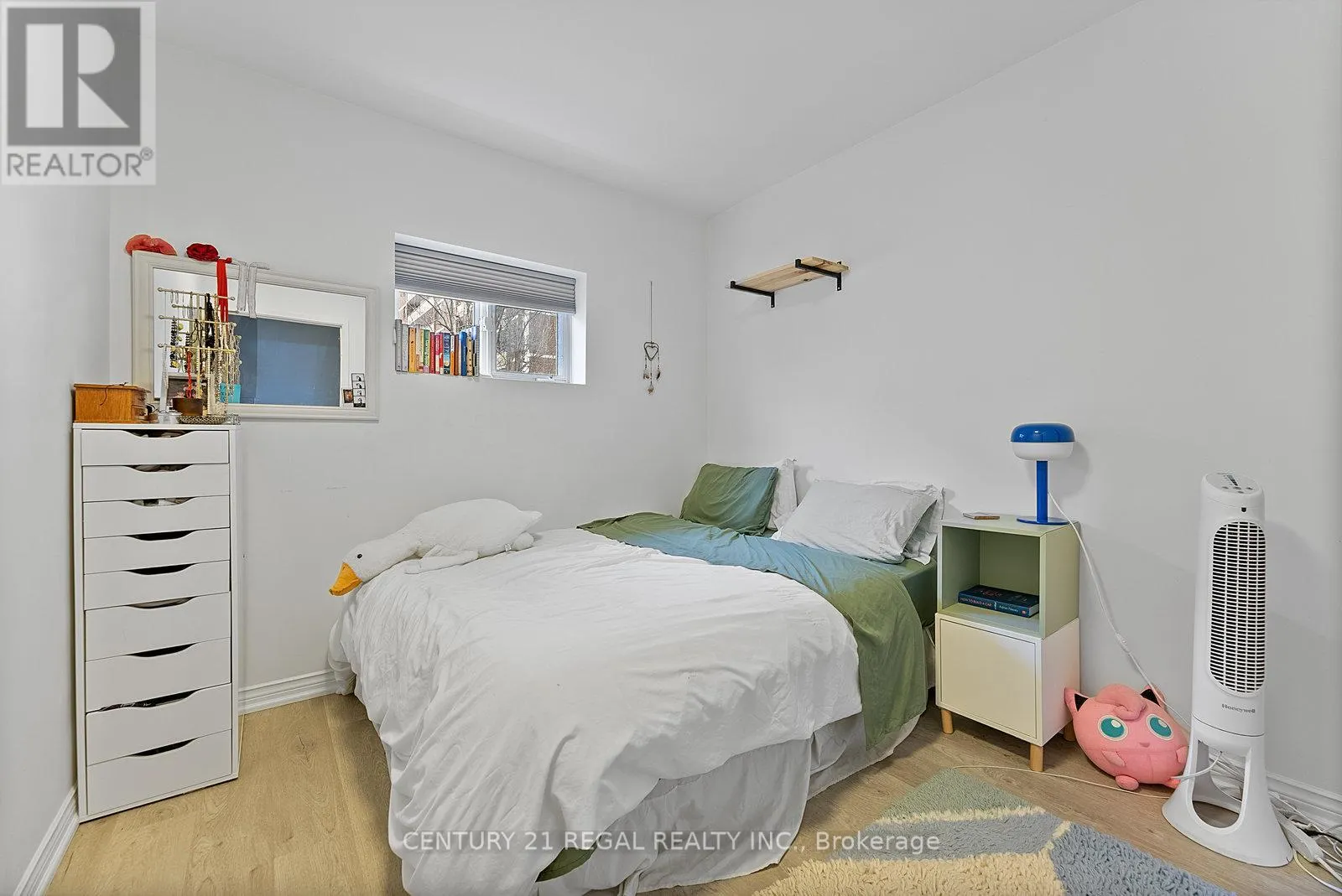 1664 QUEEN STREET W