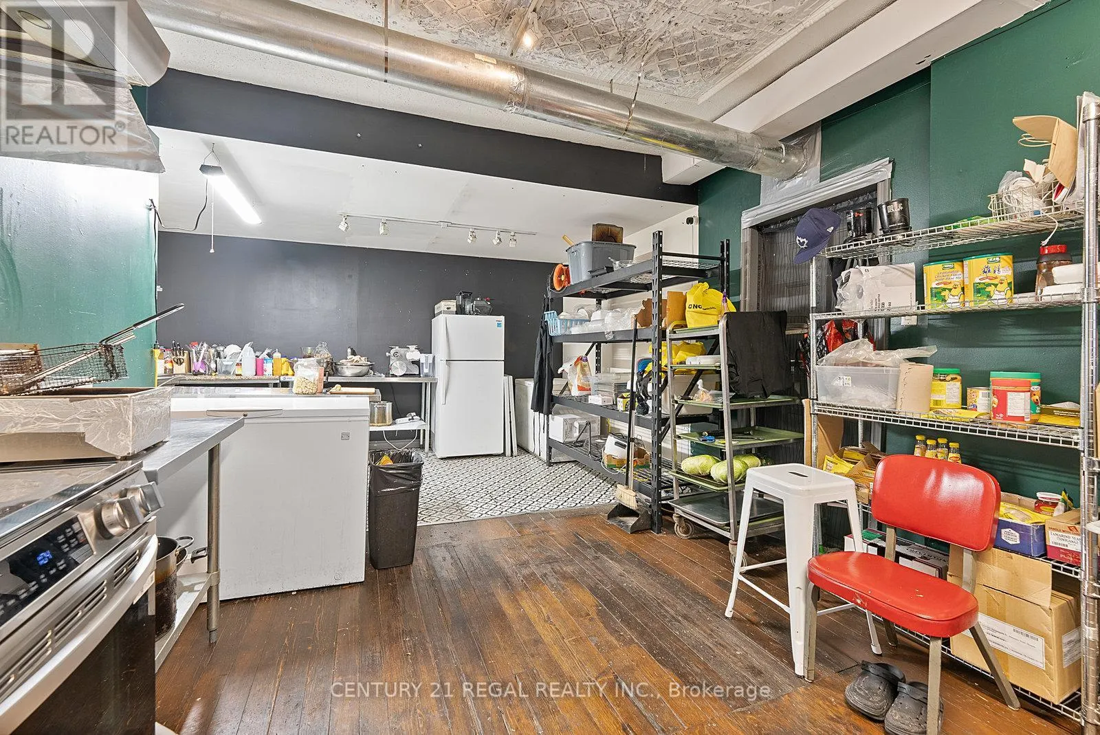 1664 QUEEN STREET W