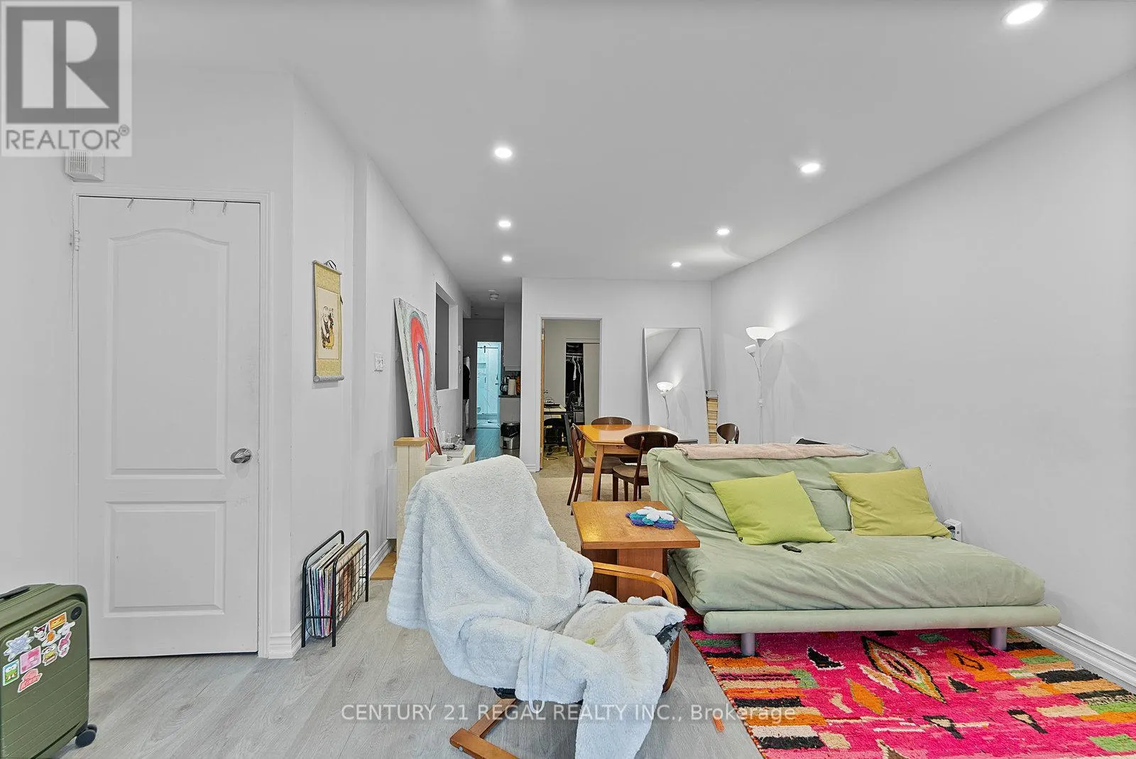 1664 QUEEN STREET W