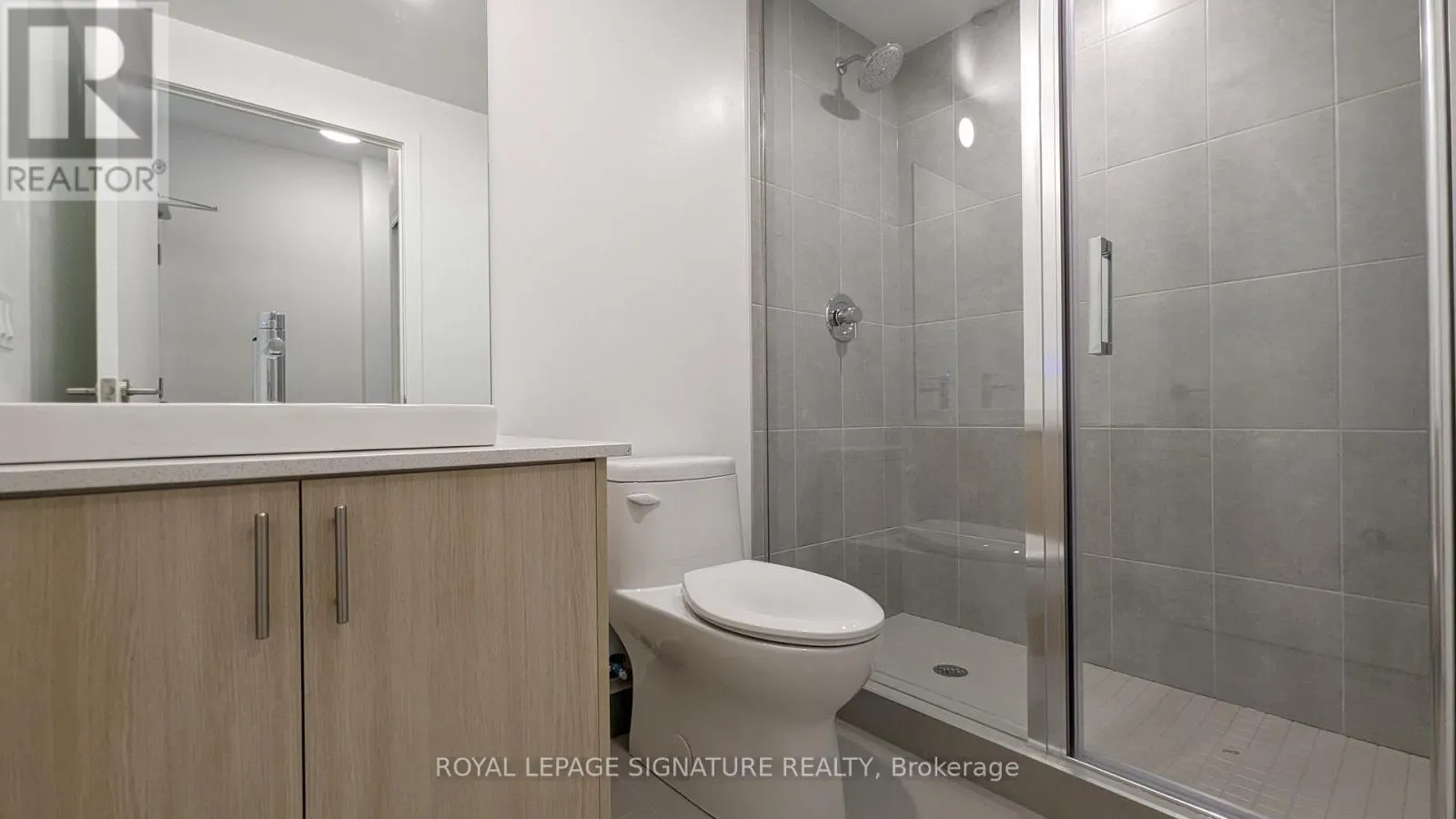 417 - 1195 THE QUEENSWAY W