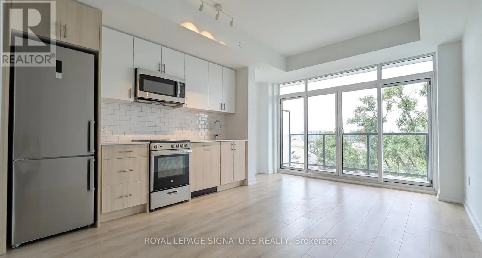 417 - 1195 THE QUEENSWAY W