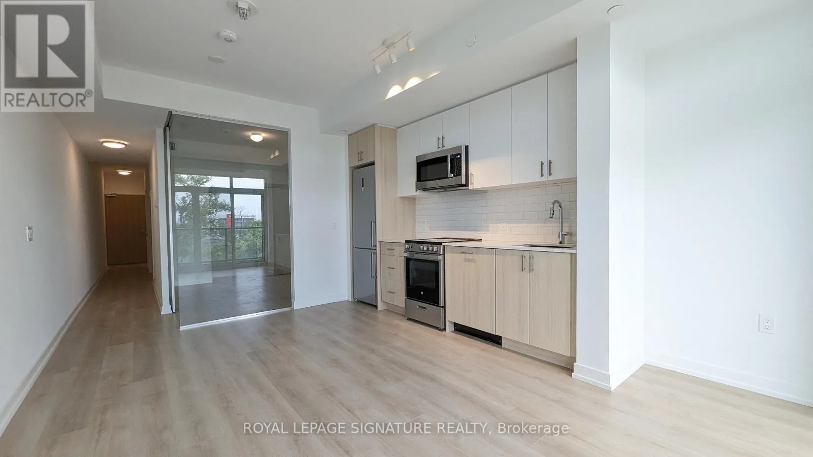 417 - 1195 THE QUEENSWAY W