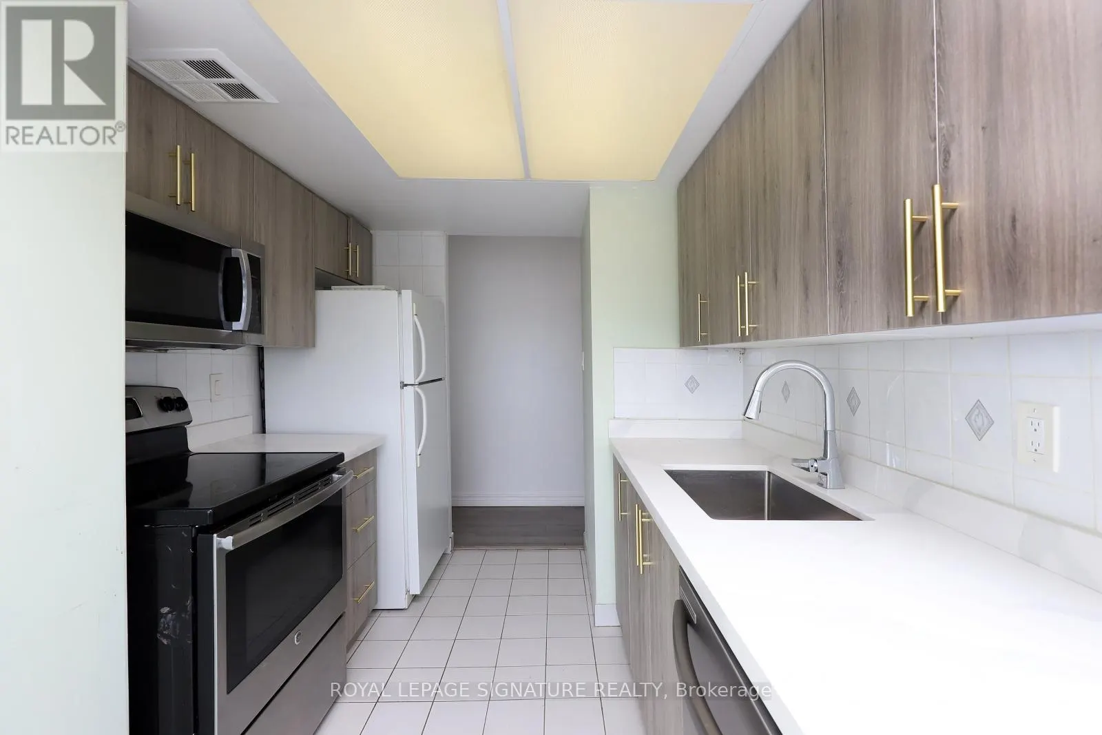 708 - 350 WEBB DRIVE