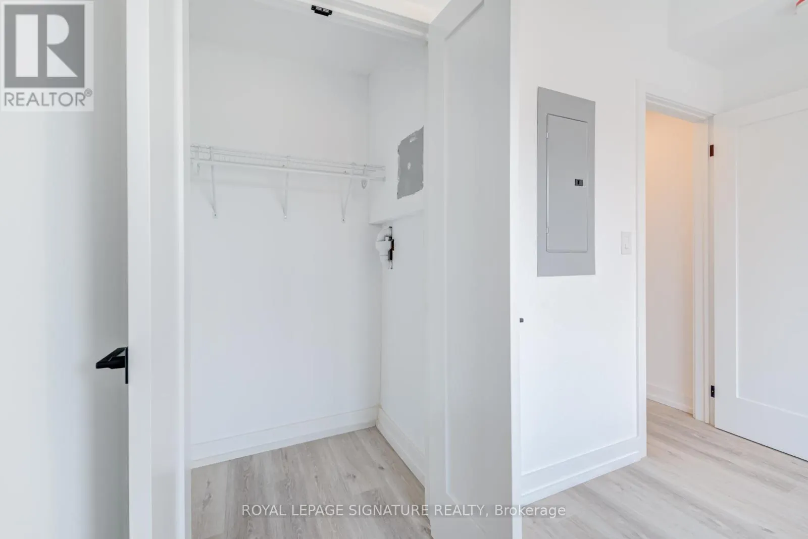 1 - 3039 DUNDAS STREET W