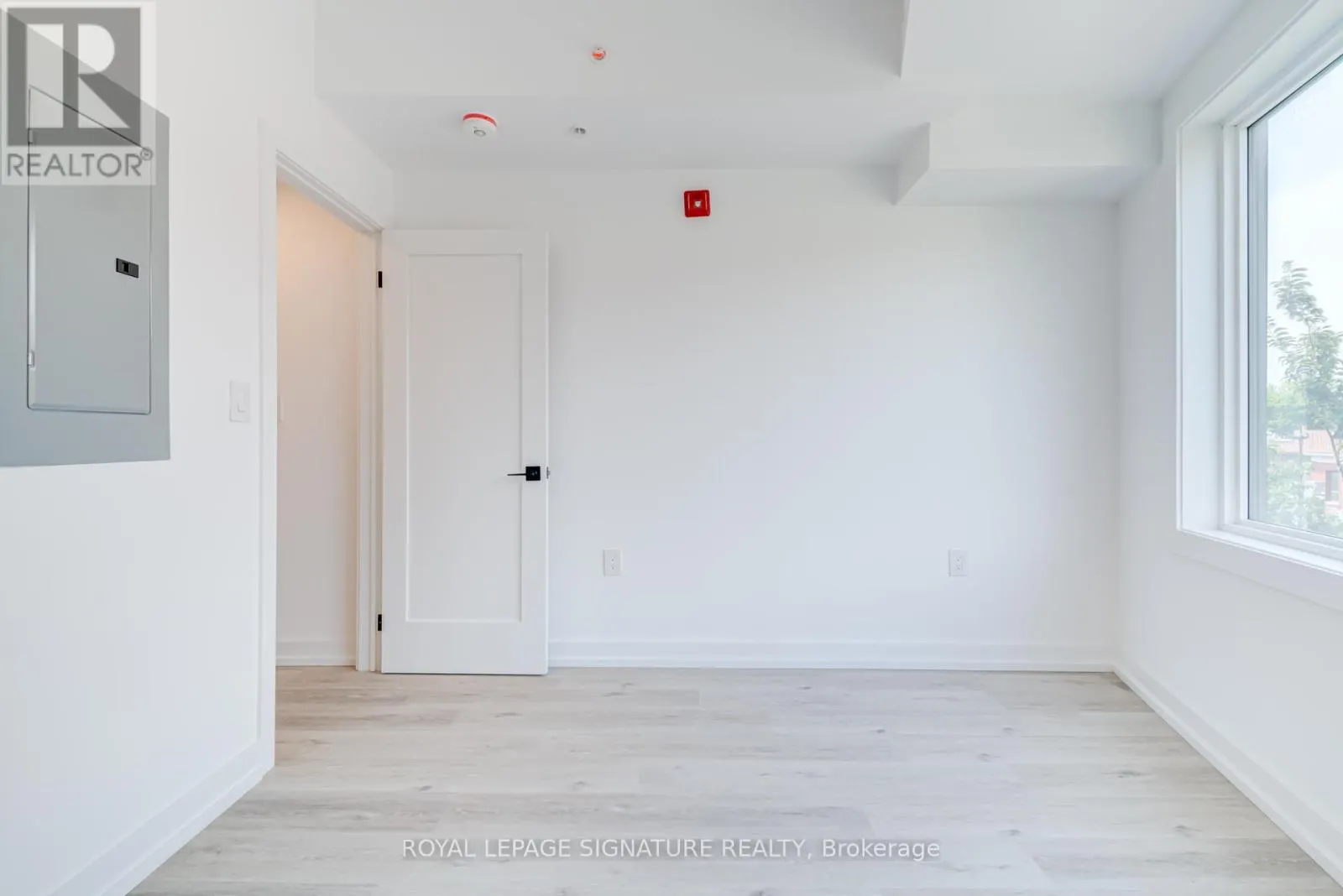 1 - 3039 DUNDAS STREET W