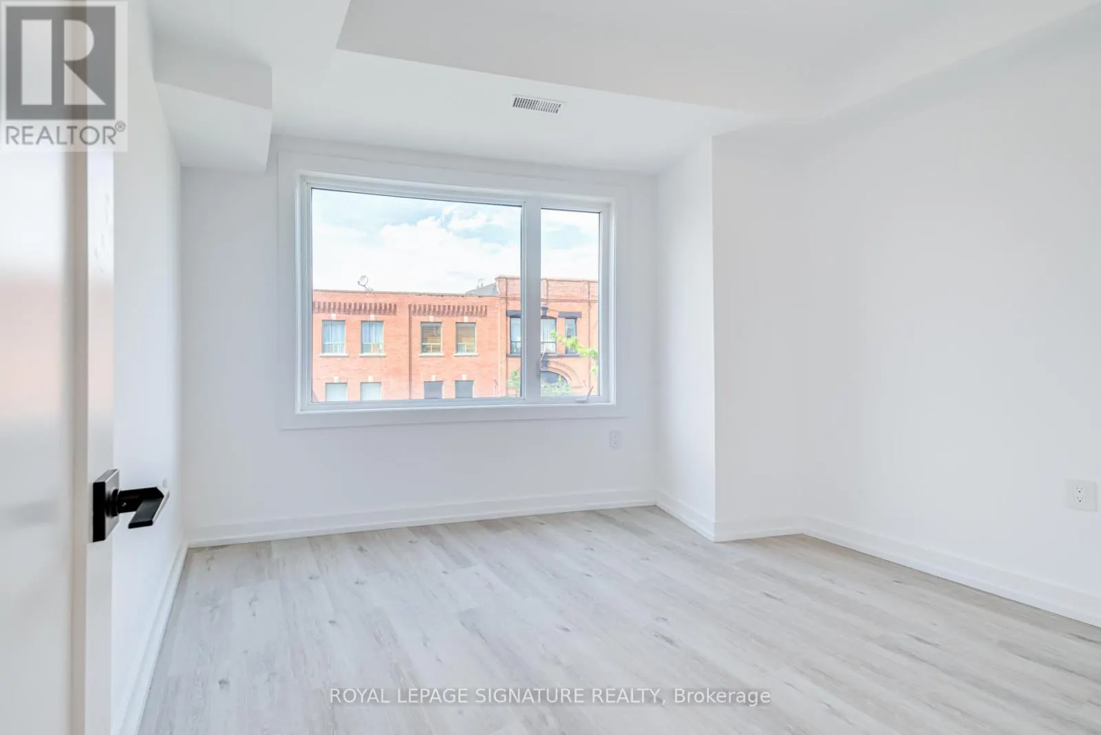 1 - 3039 DUNDAS STREET W