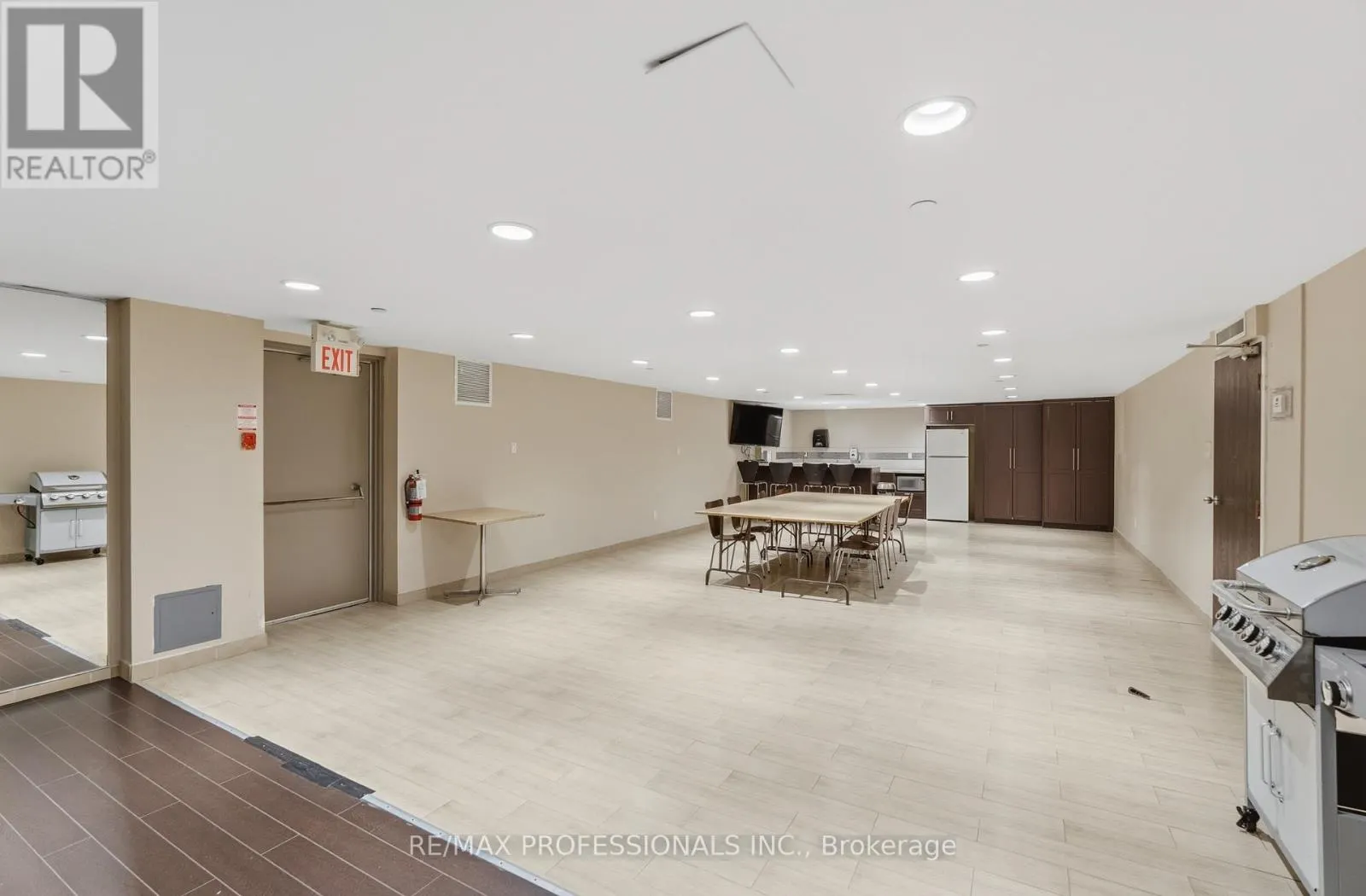 405 - 2130 WESTON ROAD