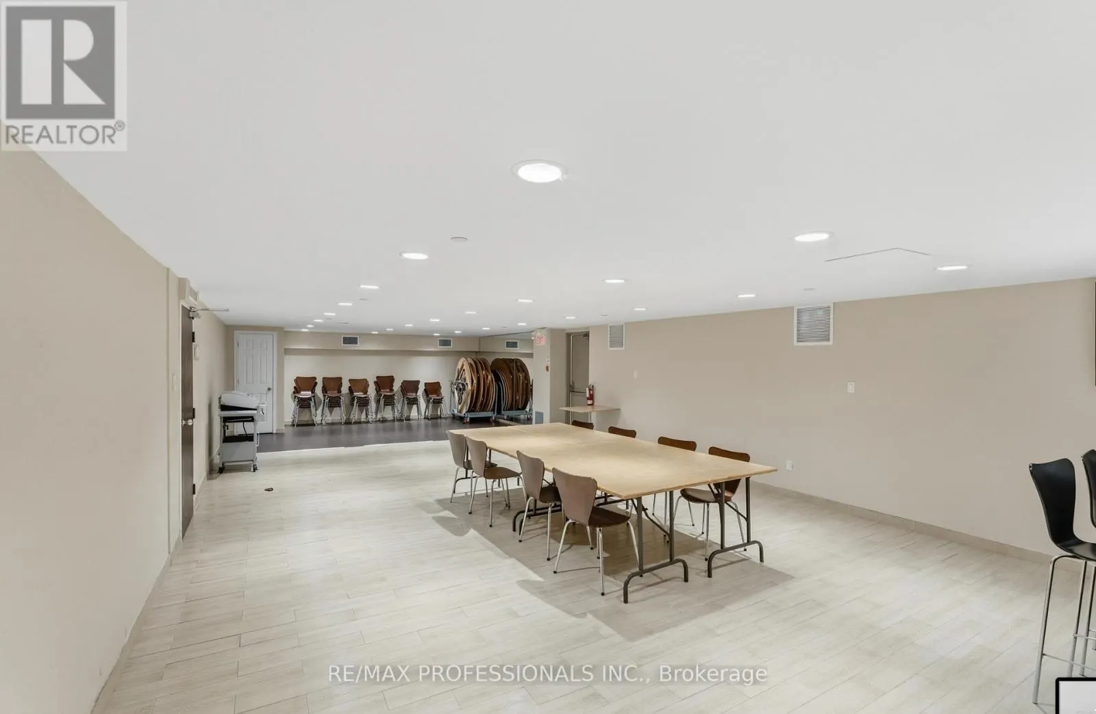 405 - 2130 WESTON ROAD
