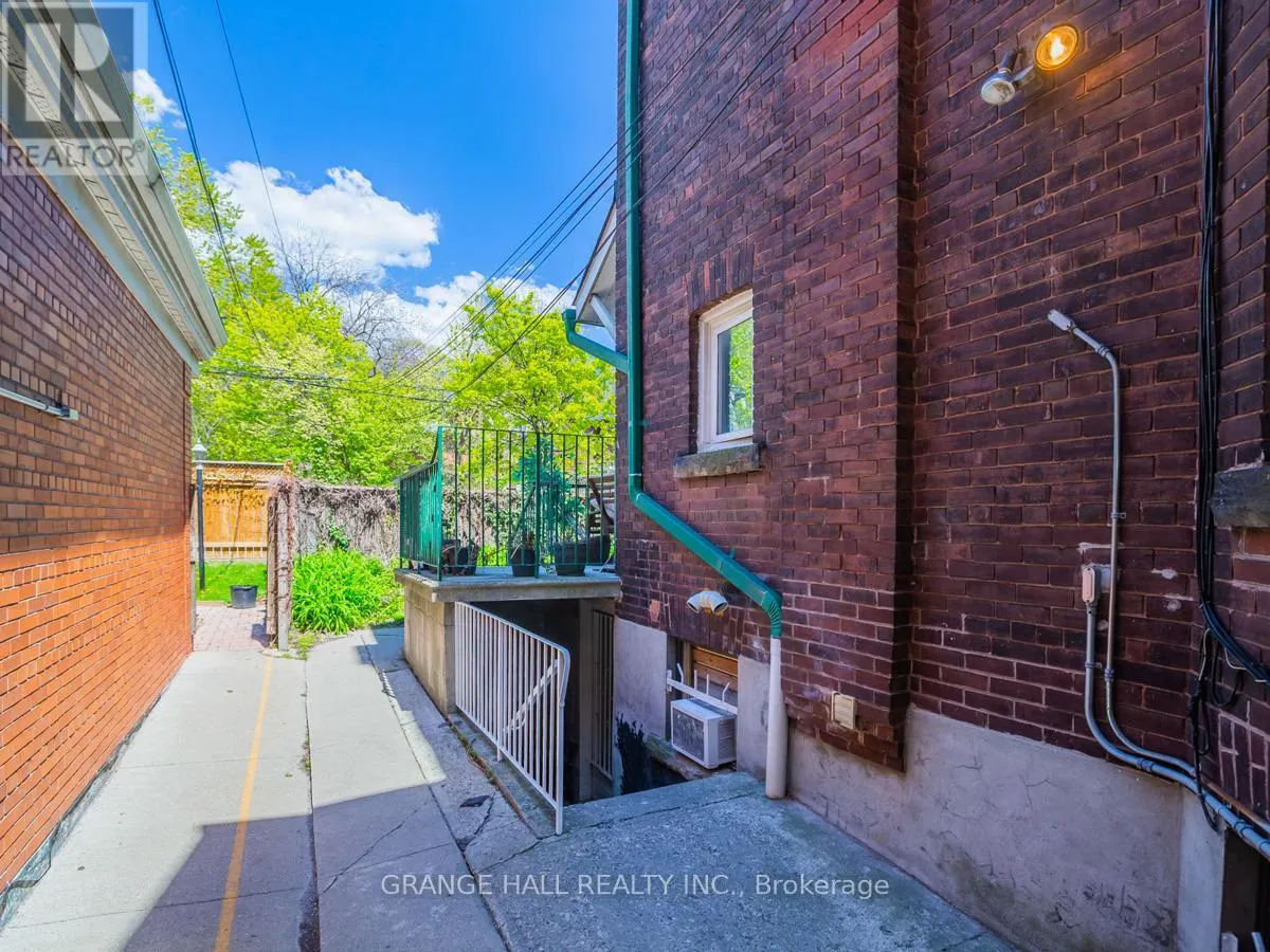 1544 KING STREET W