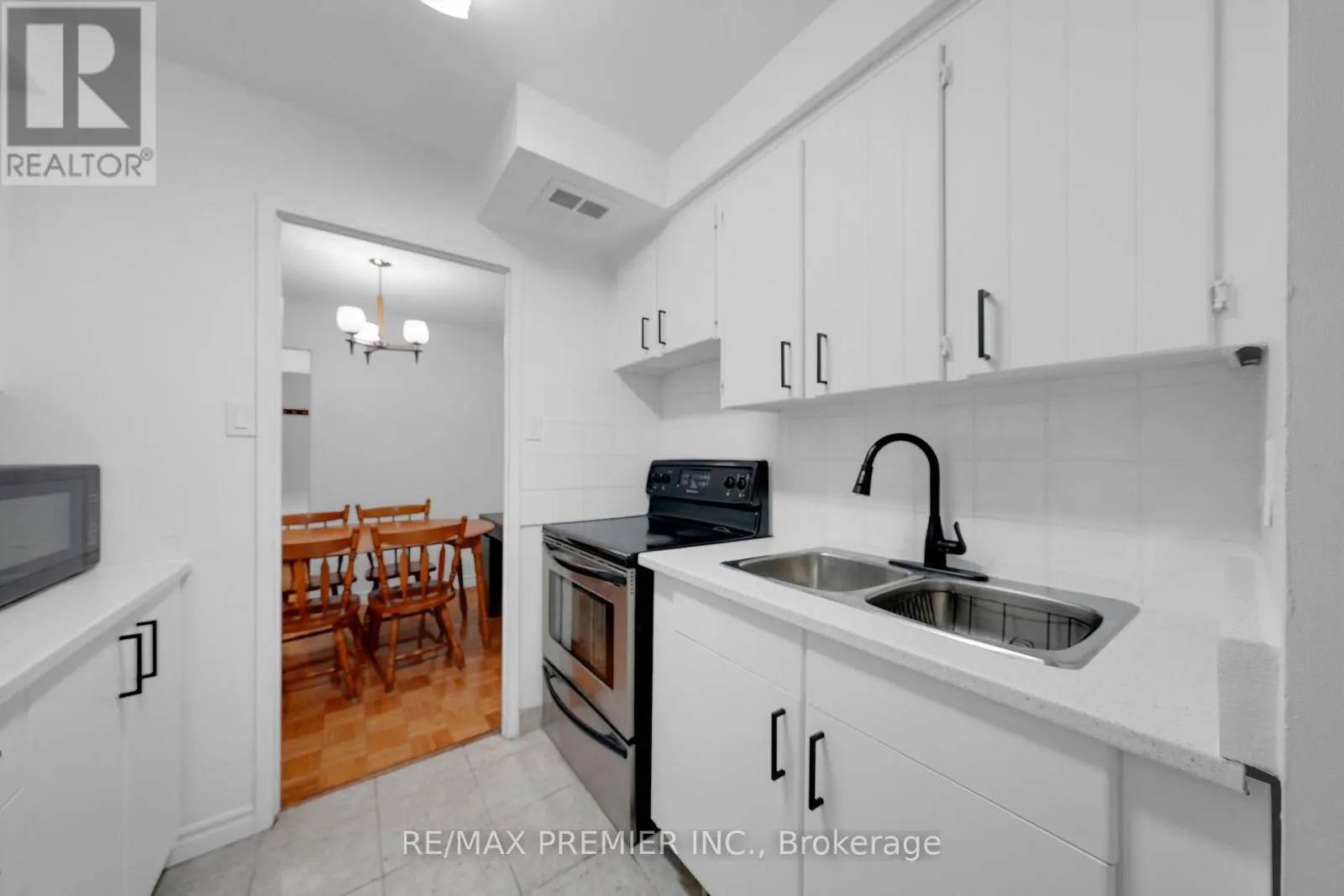 209 - 2095 ROCHE COURT