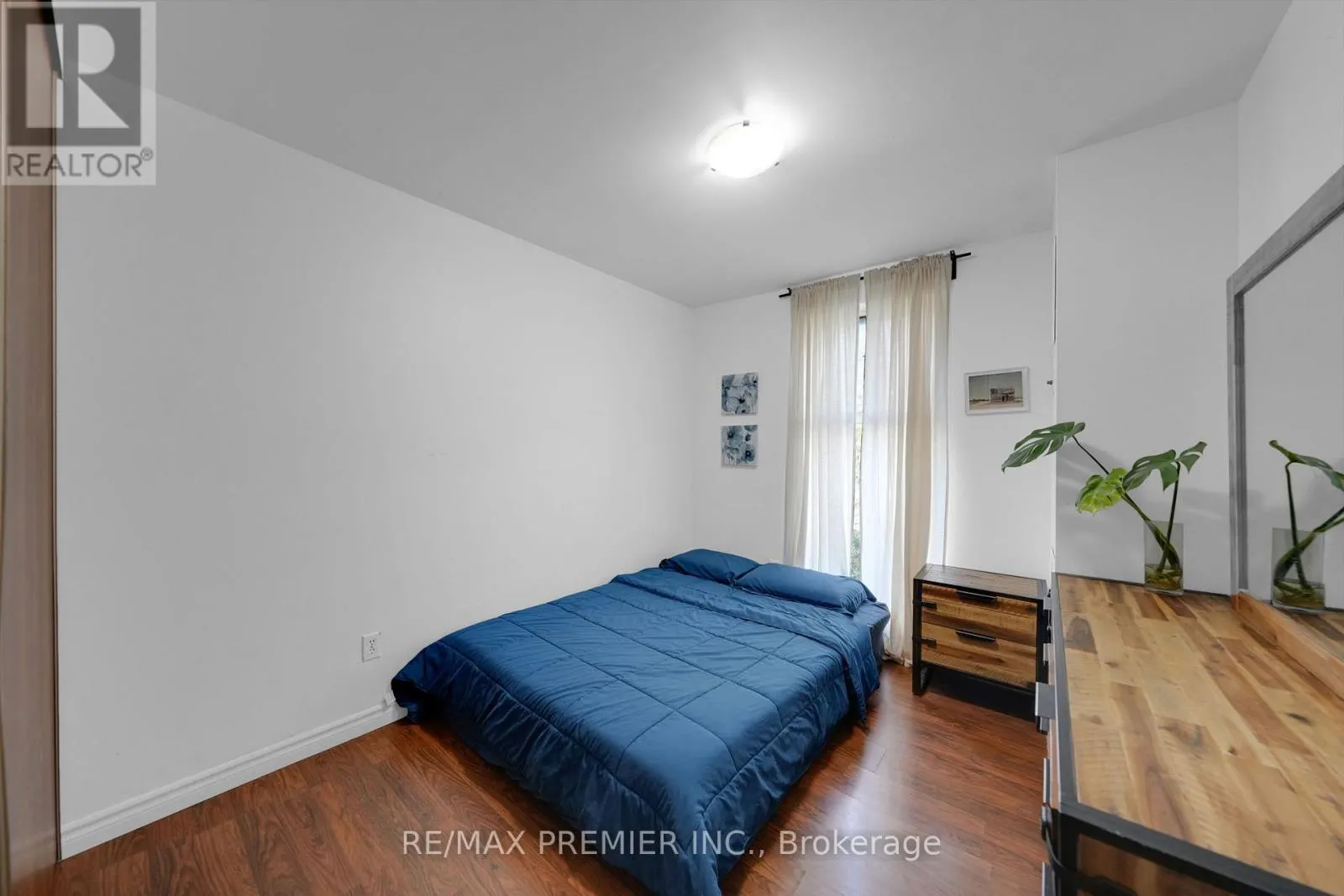 209 - 2095 ROCHE COURT