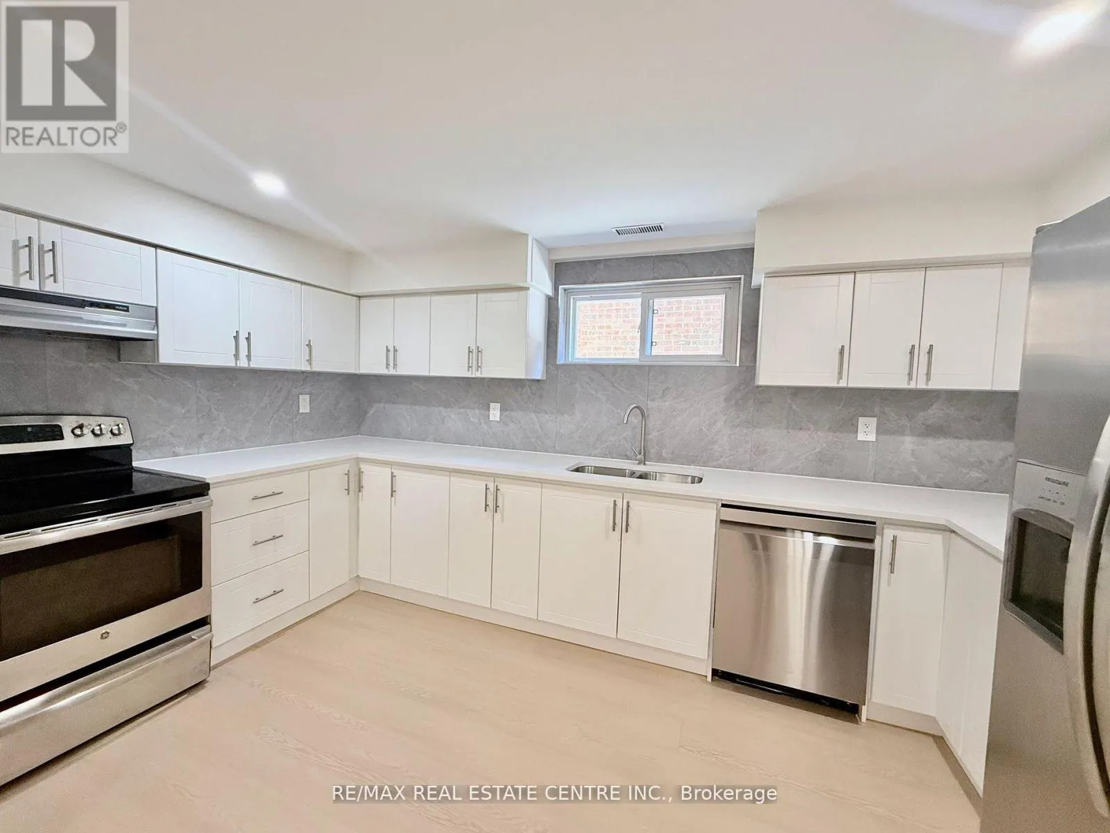 1215 LARNY COURT