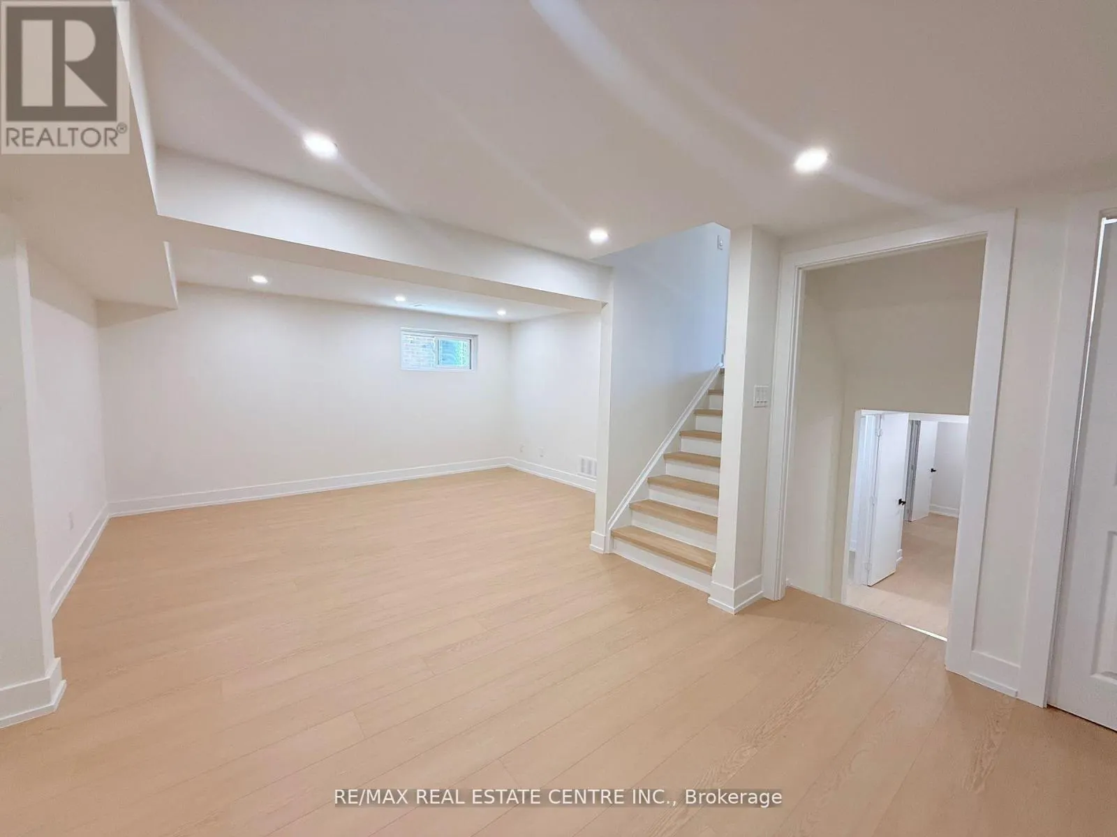 1215 LARNY COURT