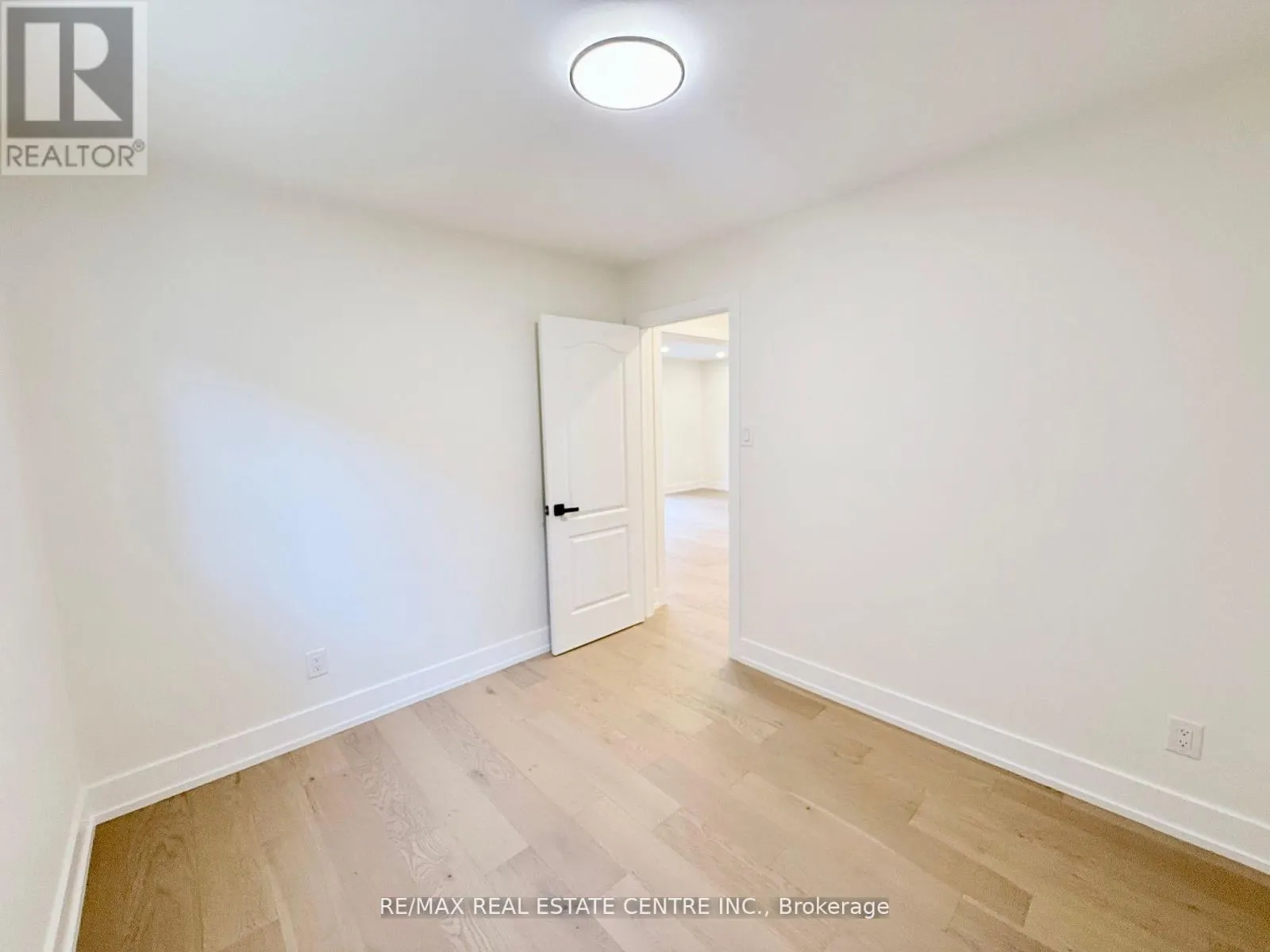 1215 LARNY COURT